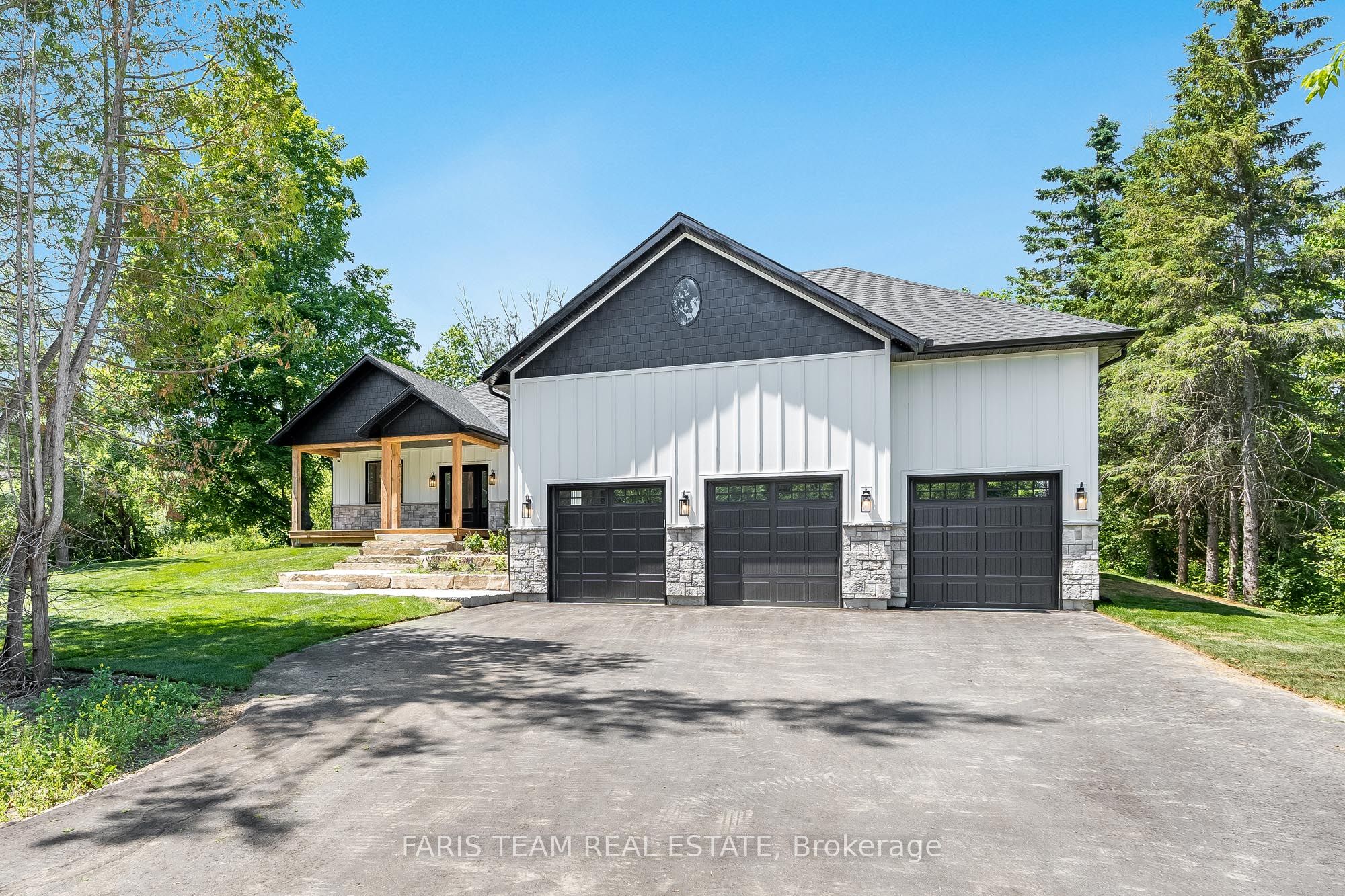 262 Lakeshore Road W Property Photo 1