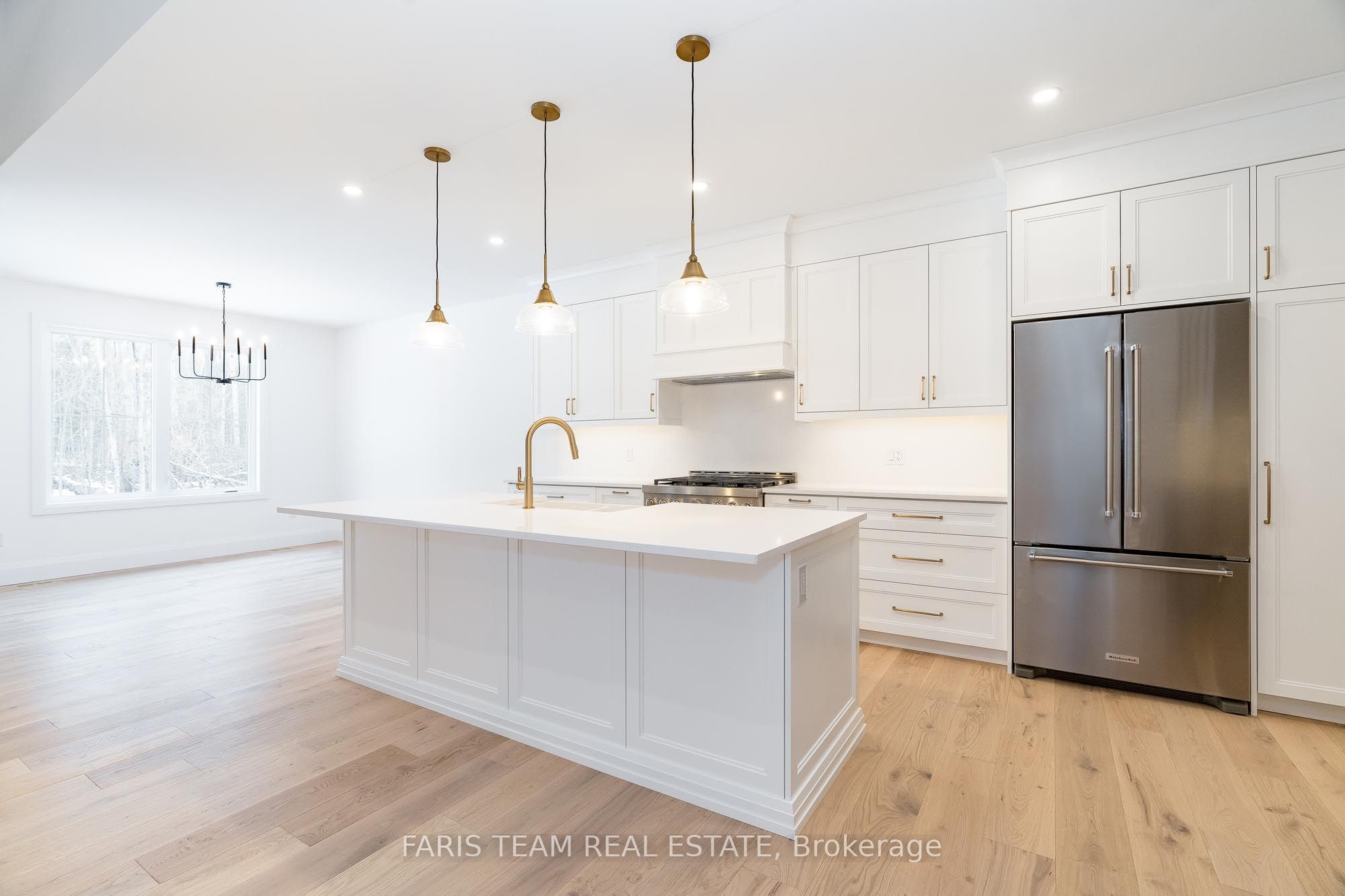 262 Lakeshore Road W Property Photo 4
