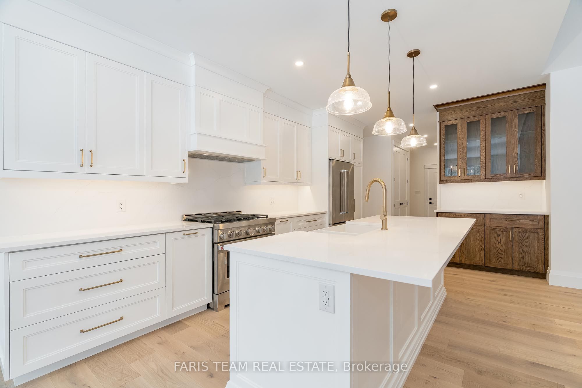 262 Lakeshore Road W Property Photo 5