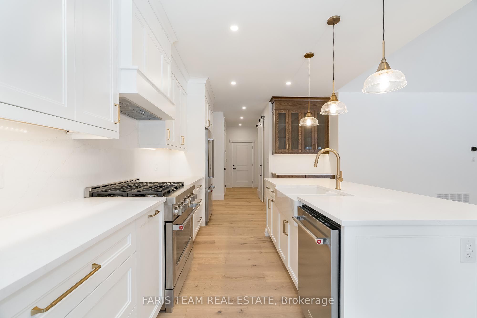 262 Lakeshore Road W Property Photo 6
