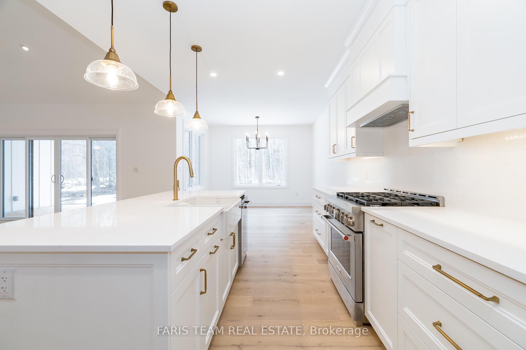 262 Lakeshore Road W Property Photo 7