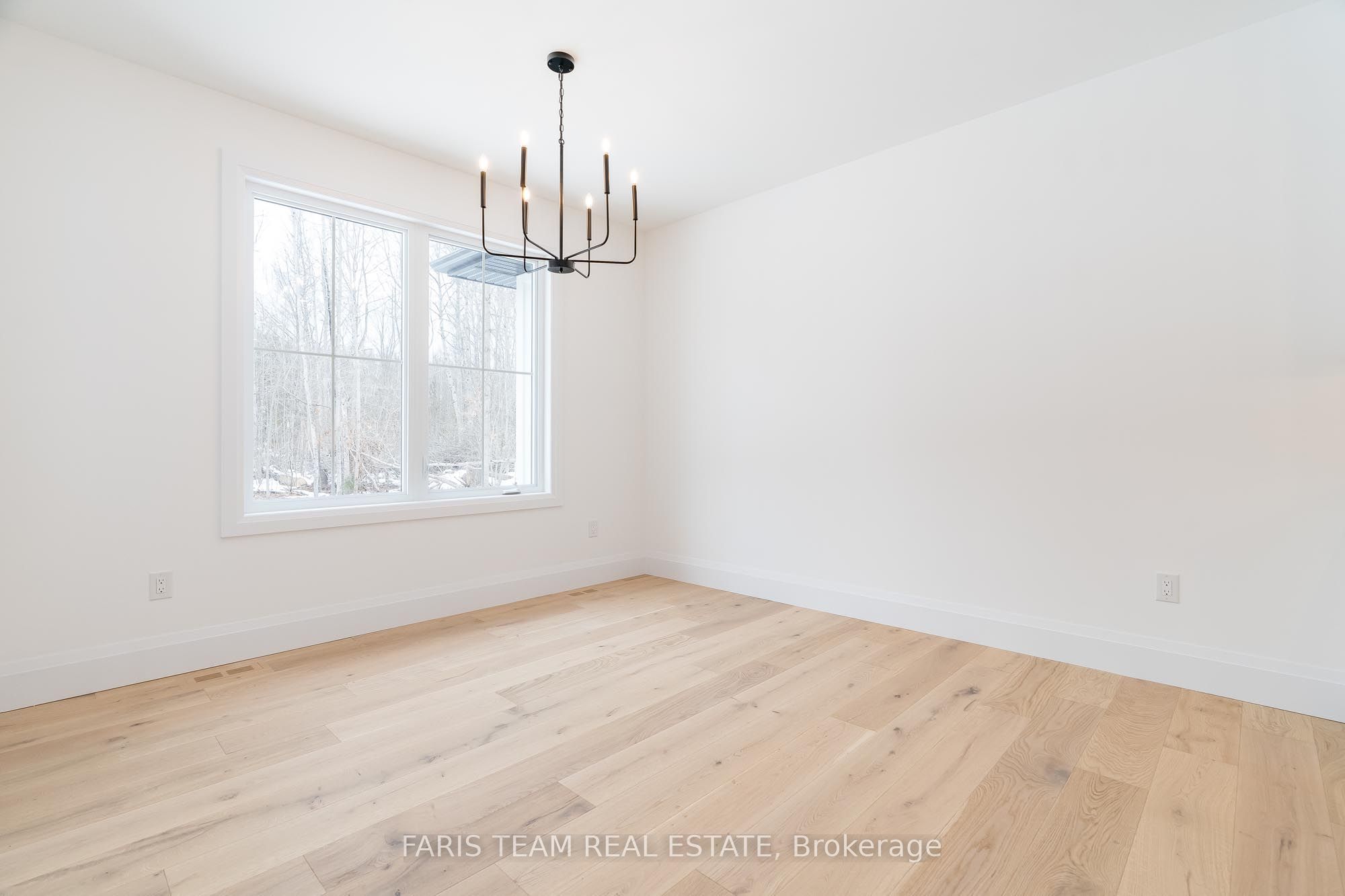 262 Lakeshore Road W Property Photo 9