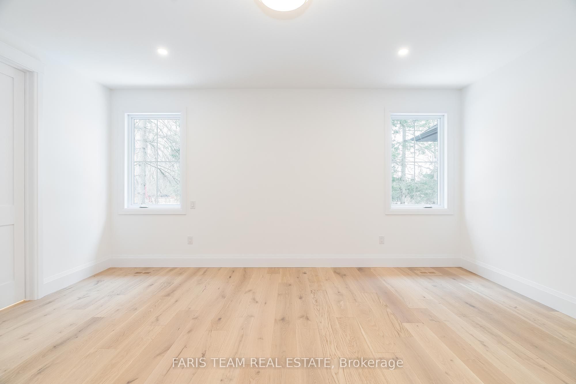 262 Lakeshore Road W Property Photo 15