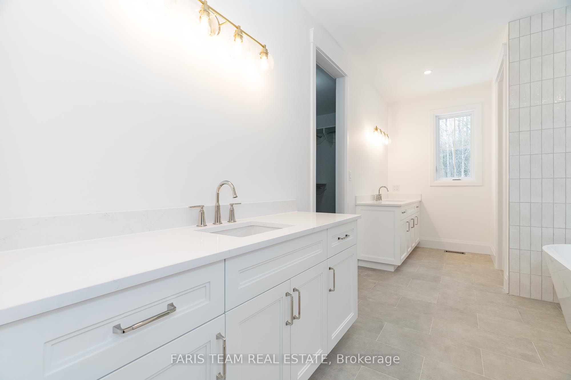 262 Lakeshore Road W Property Photo 17