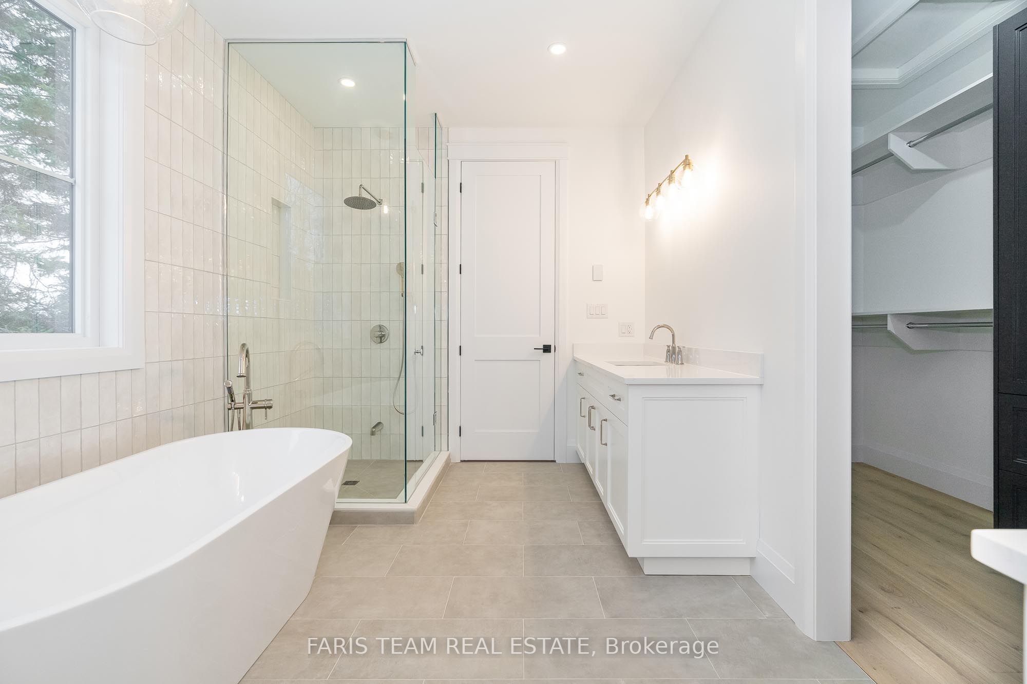 262 Lakeshore Road W Property Photo 18