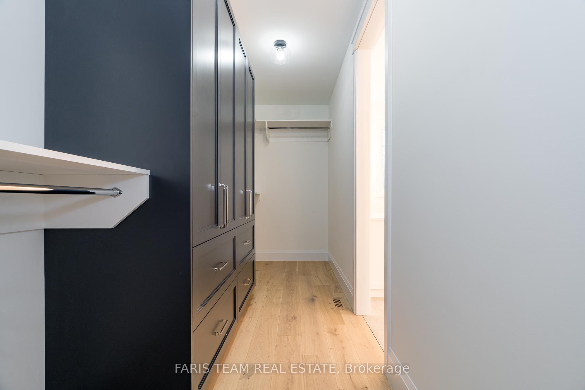 262 Lakeshore Road W Property Photo 19