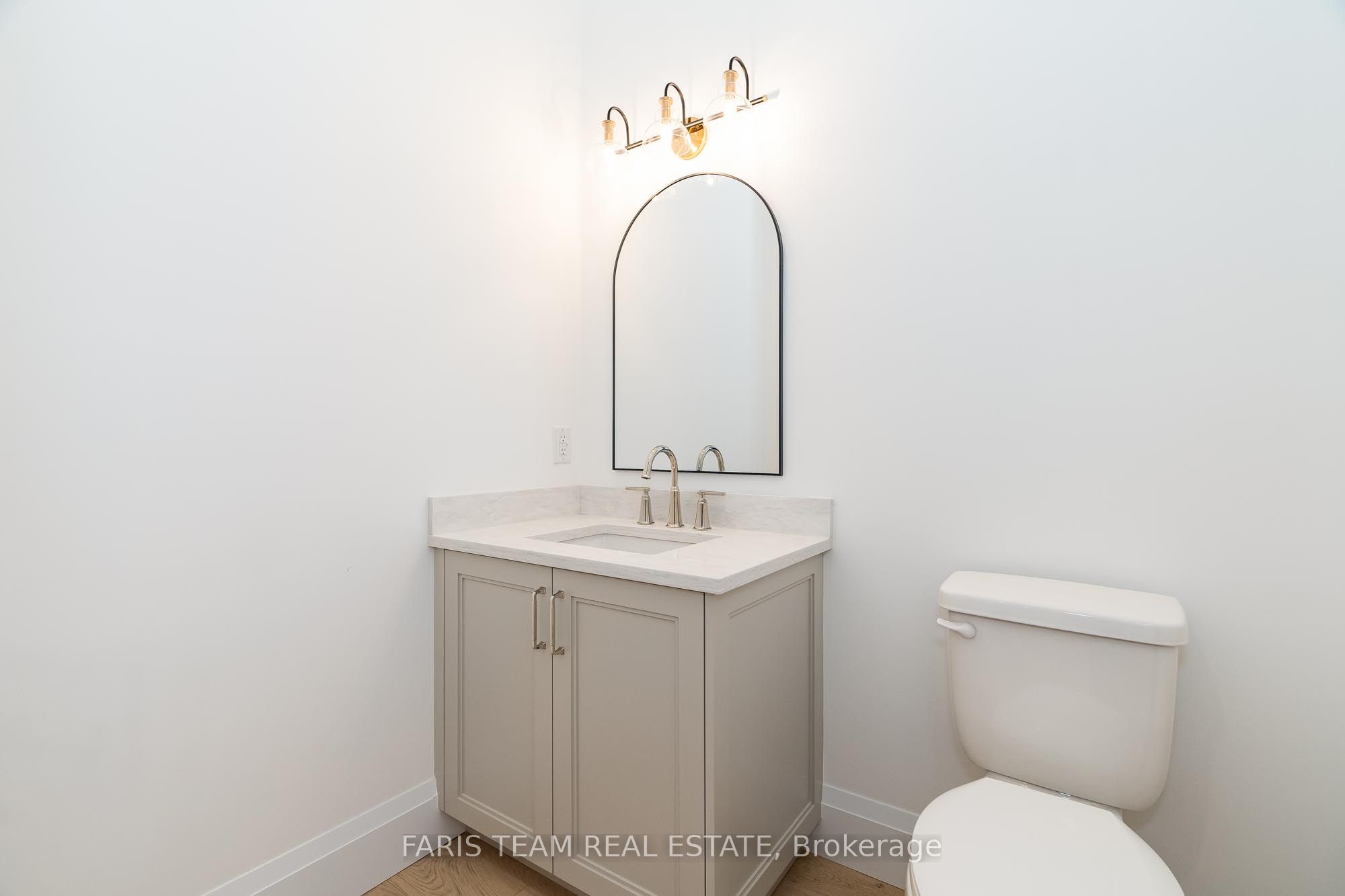 262 Lakeshore Road W Property Photo 25