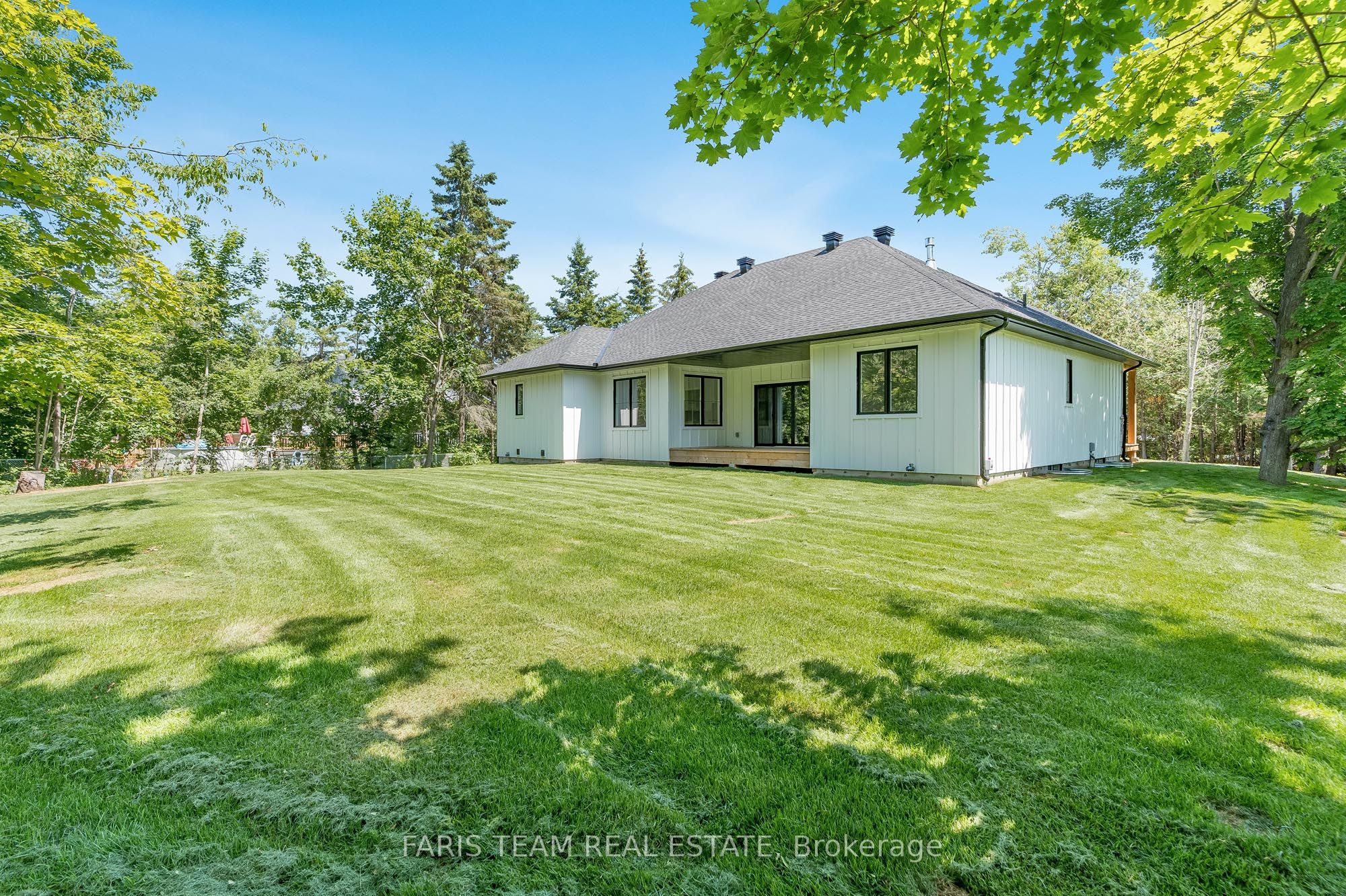 262 Lakeshore Road W Property Photo 30