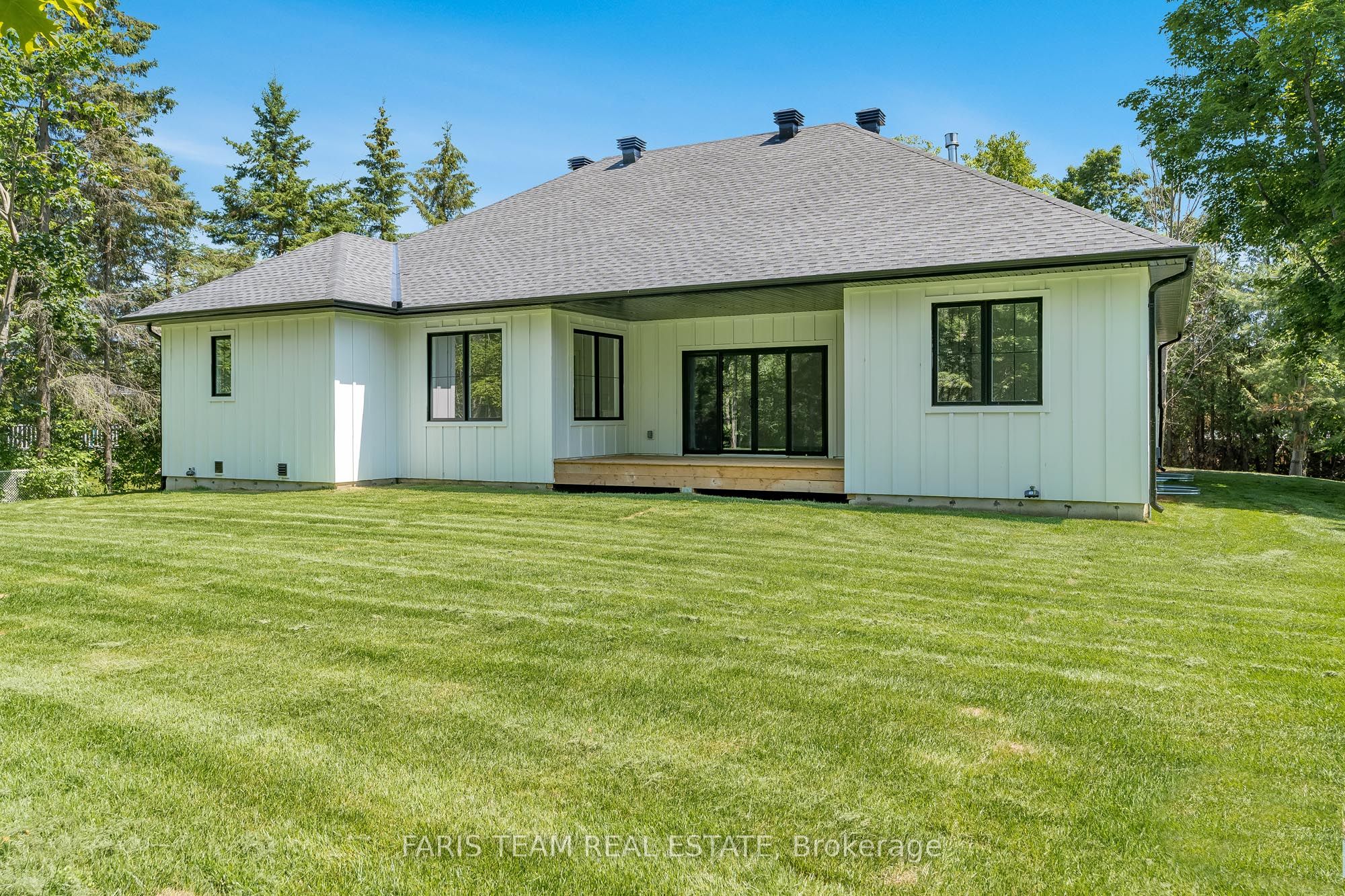 262 Lakeshore Road W Property Photo 31