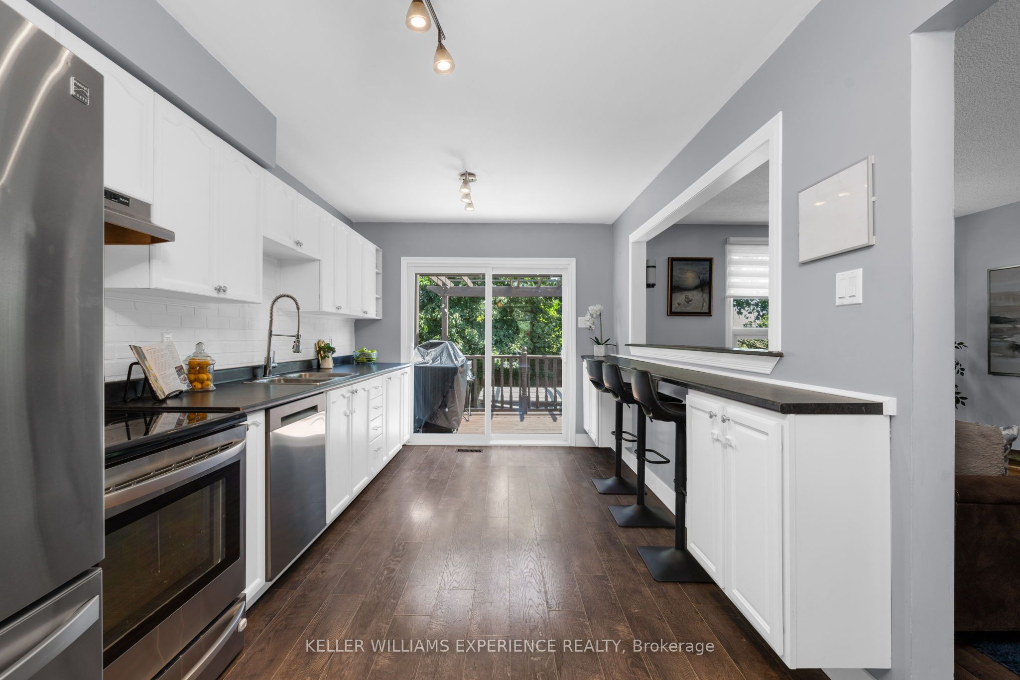 50 Rosenfeld Drive Property Photo 2
