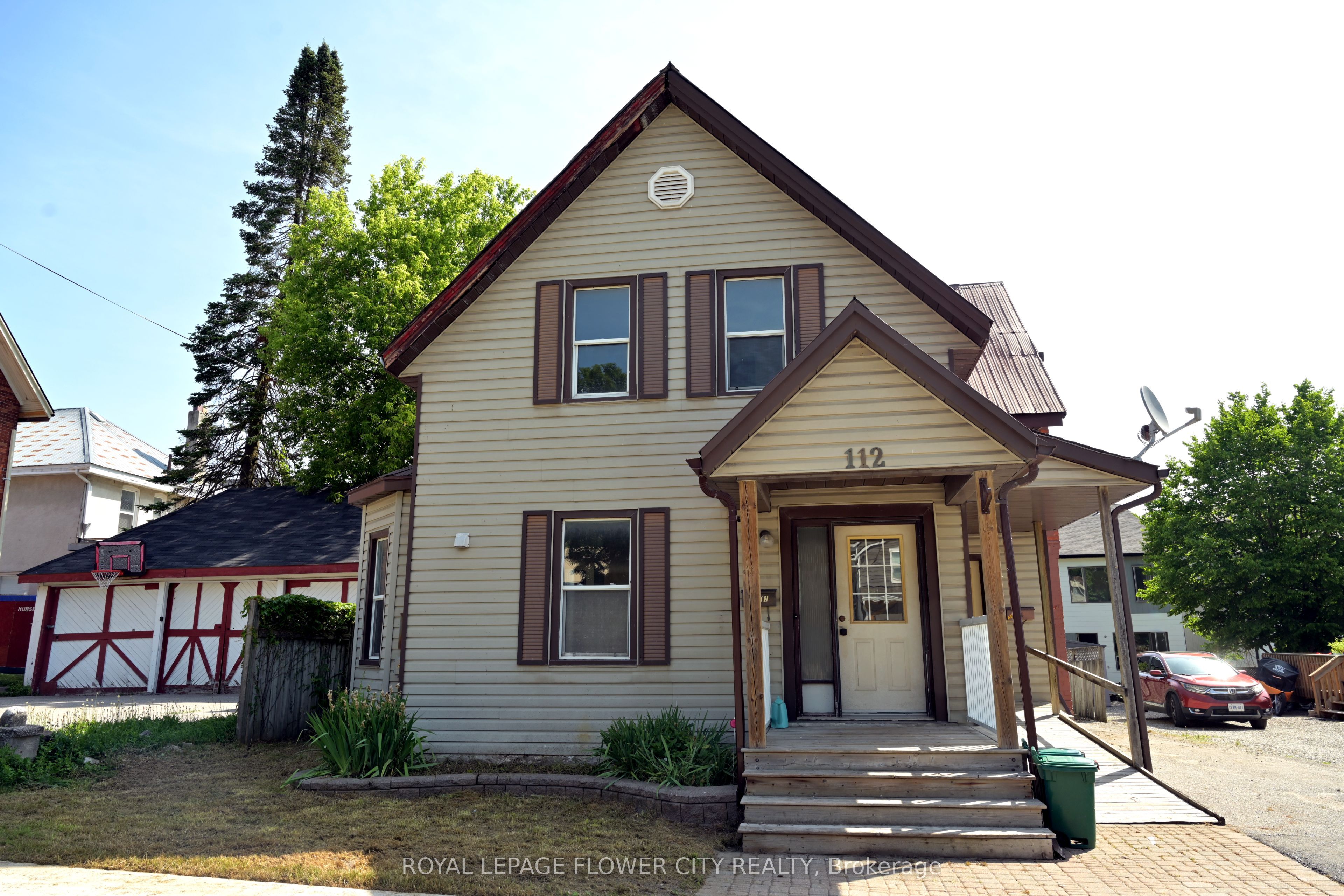 112 Laclie Street Property Photo 1