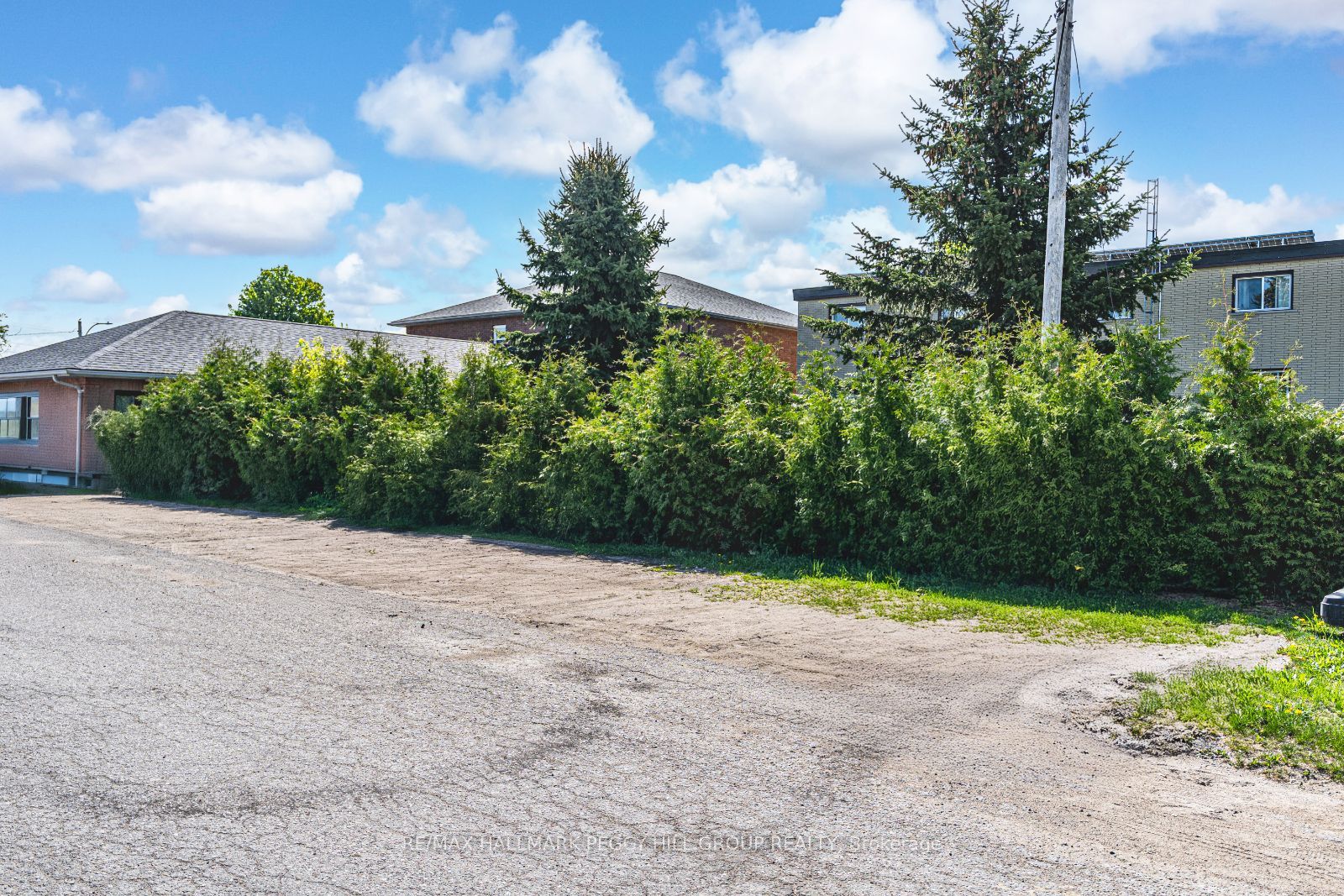 27 Queen Street W Property Photo 12