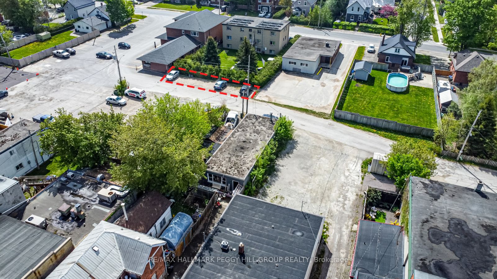 27 Queen Street W Property Photo 13
