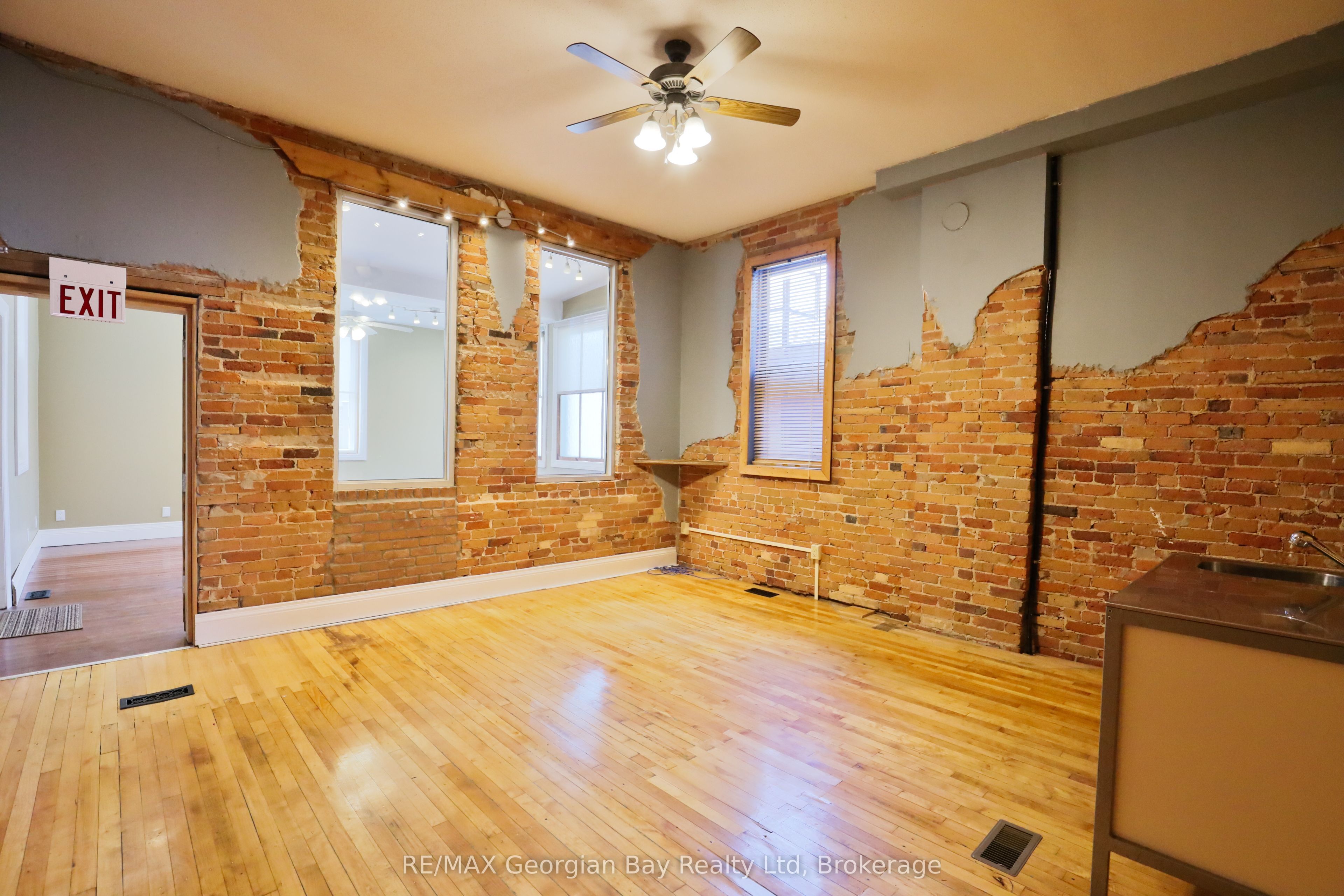 98 Main Street Property Photo 6