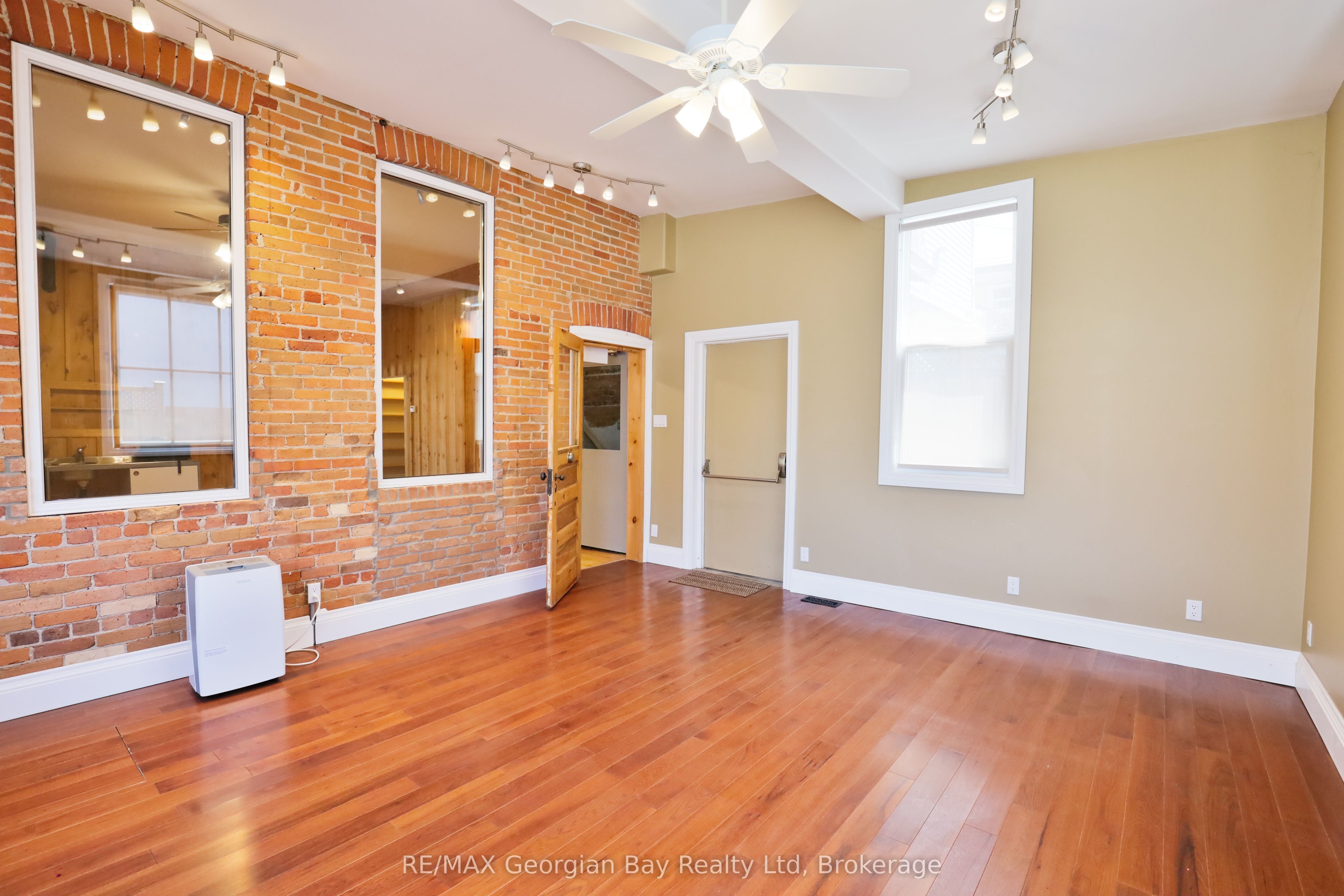 98 Main Street Property Photo 8