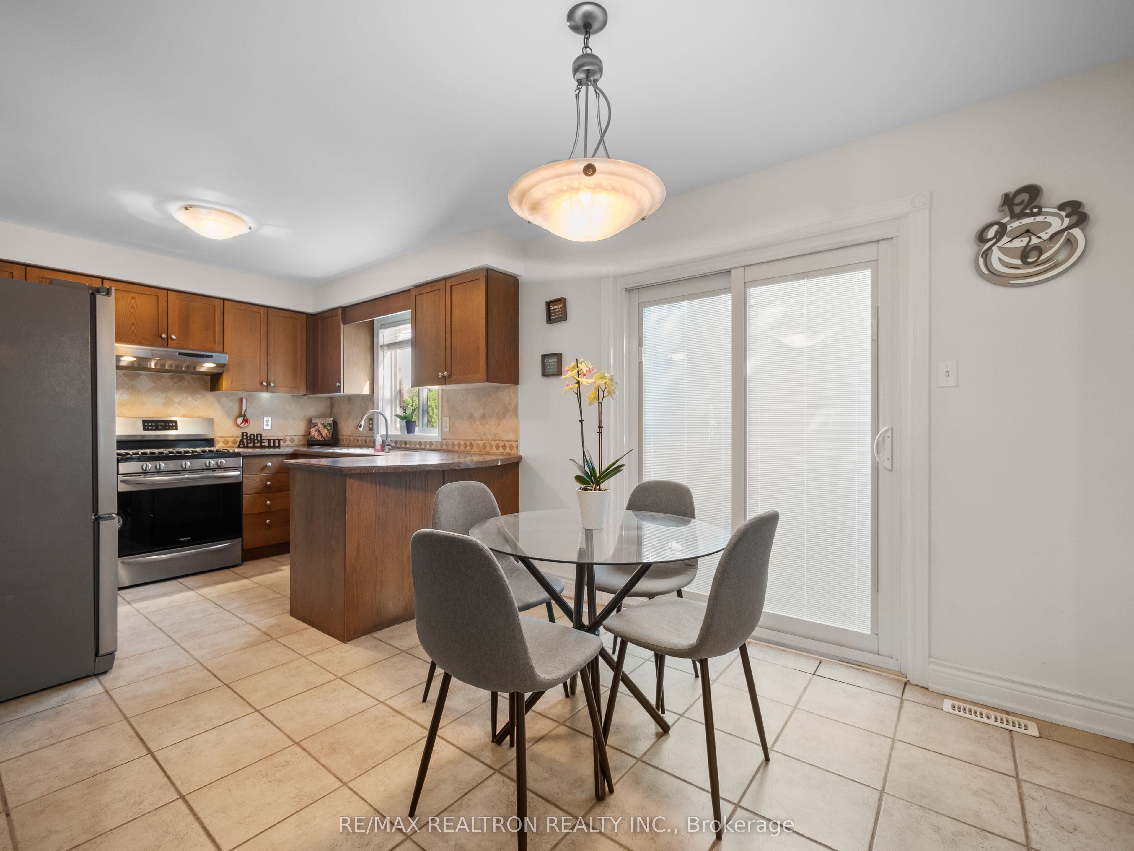 45 White Elm Road Property Photo 6