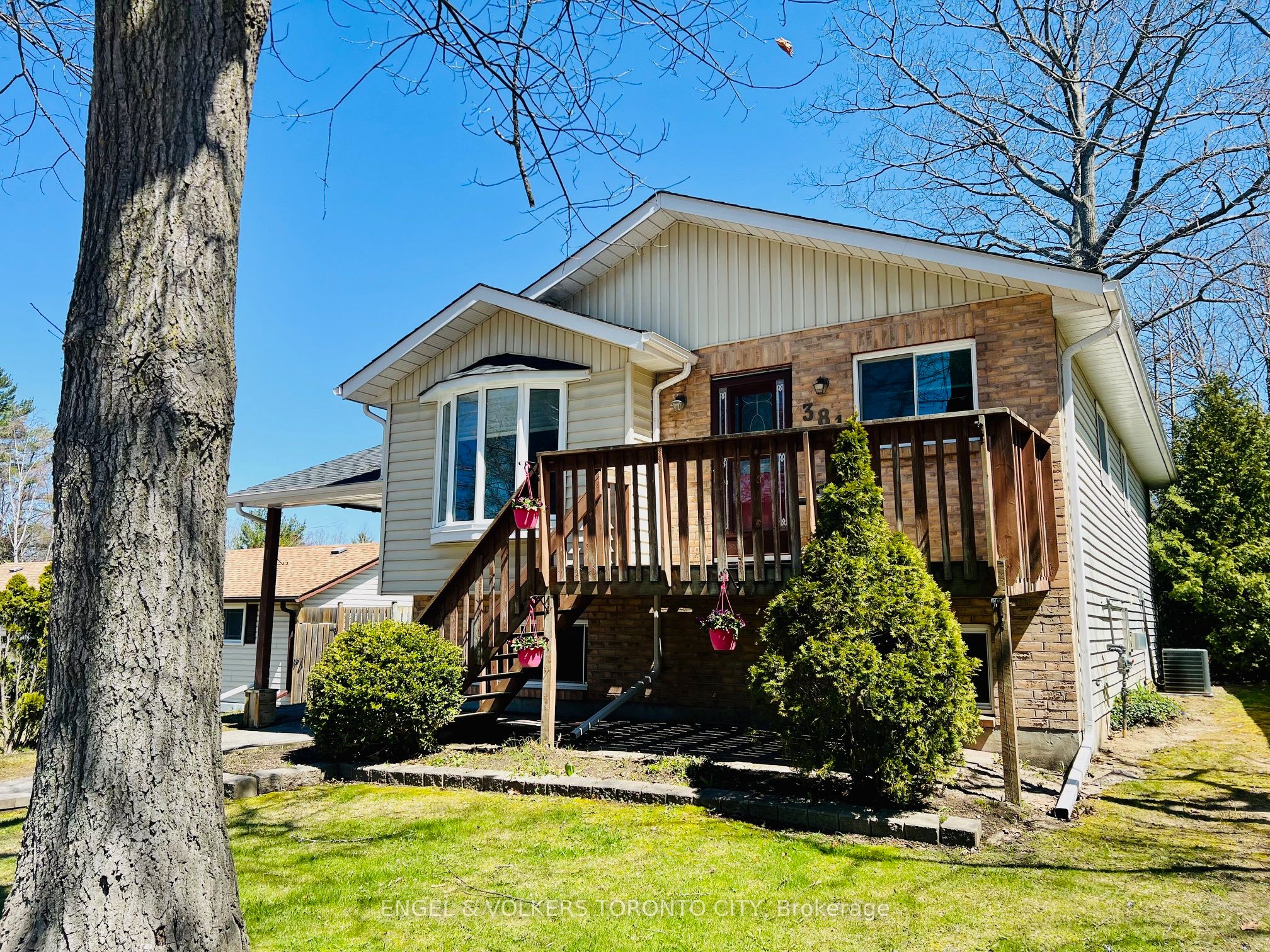 381 Zoo Park Road Property Photo 2