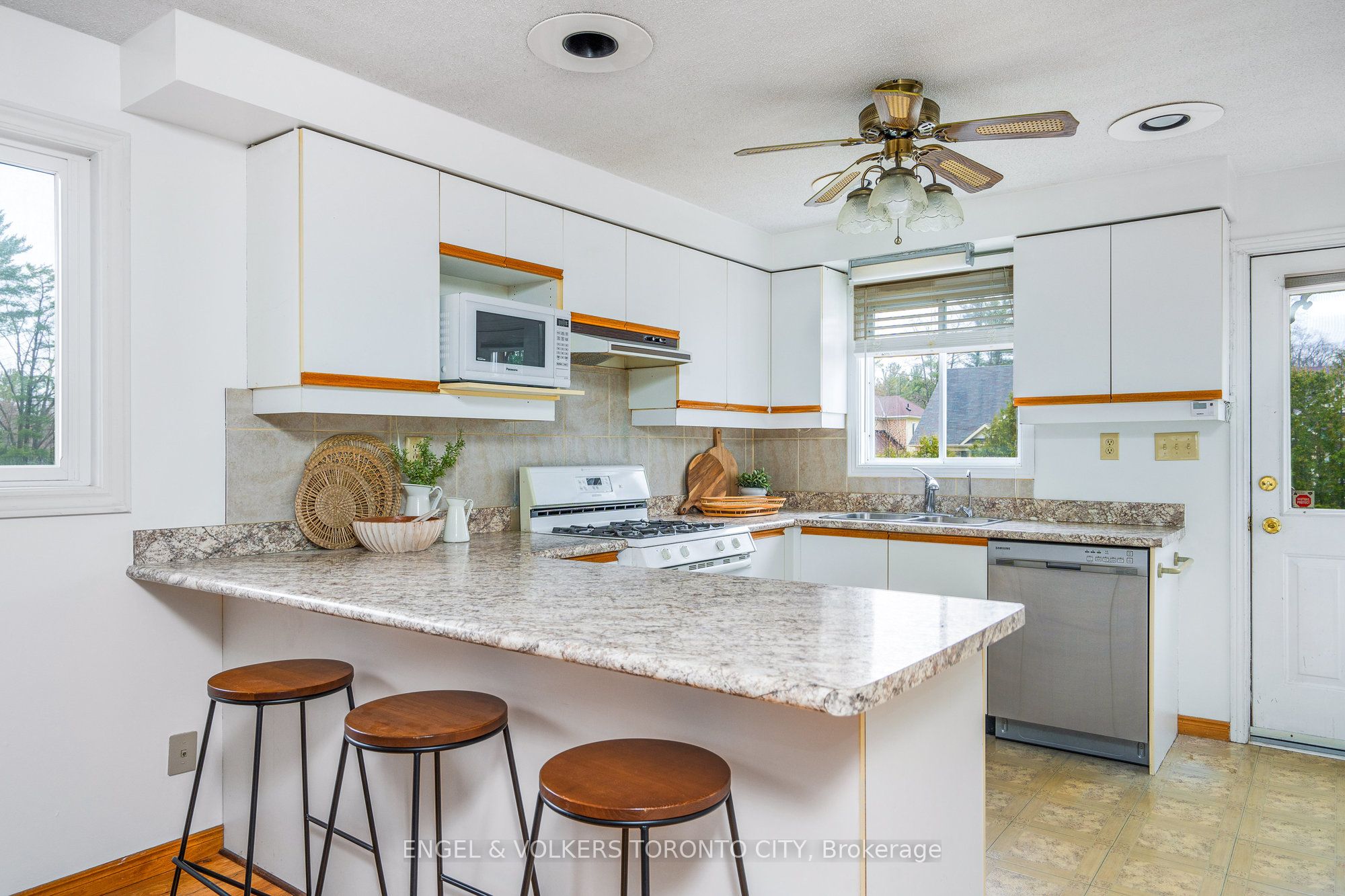 381 Zoo Park Road Property Photo 7