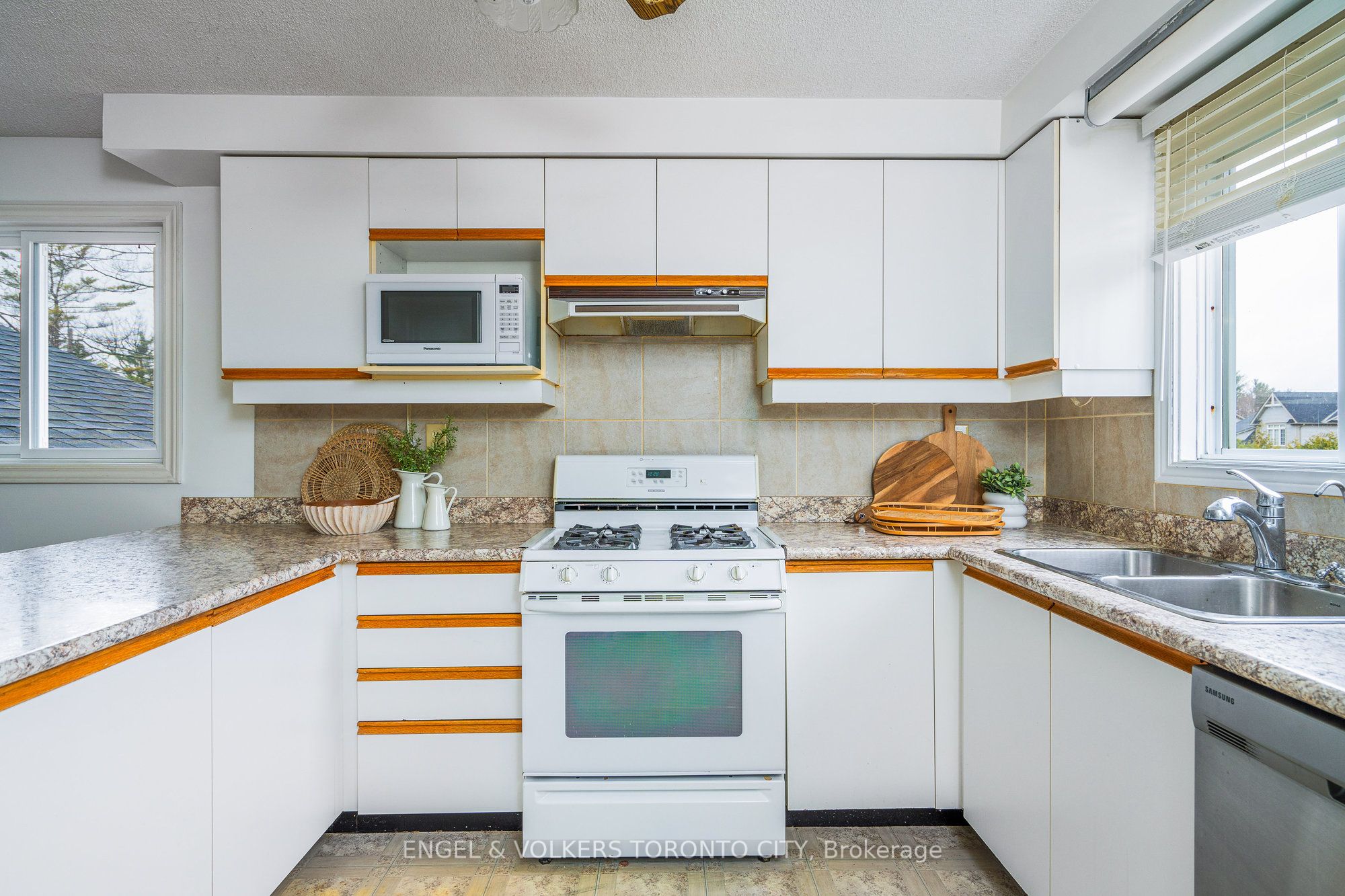 381 Zoo Park Road Property Photo 8