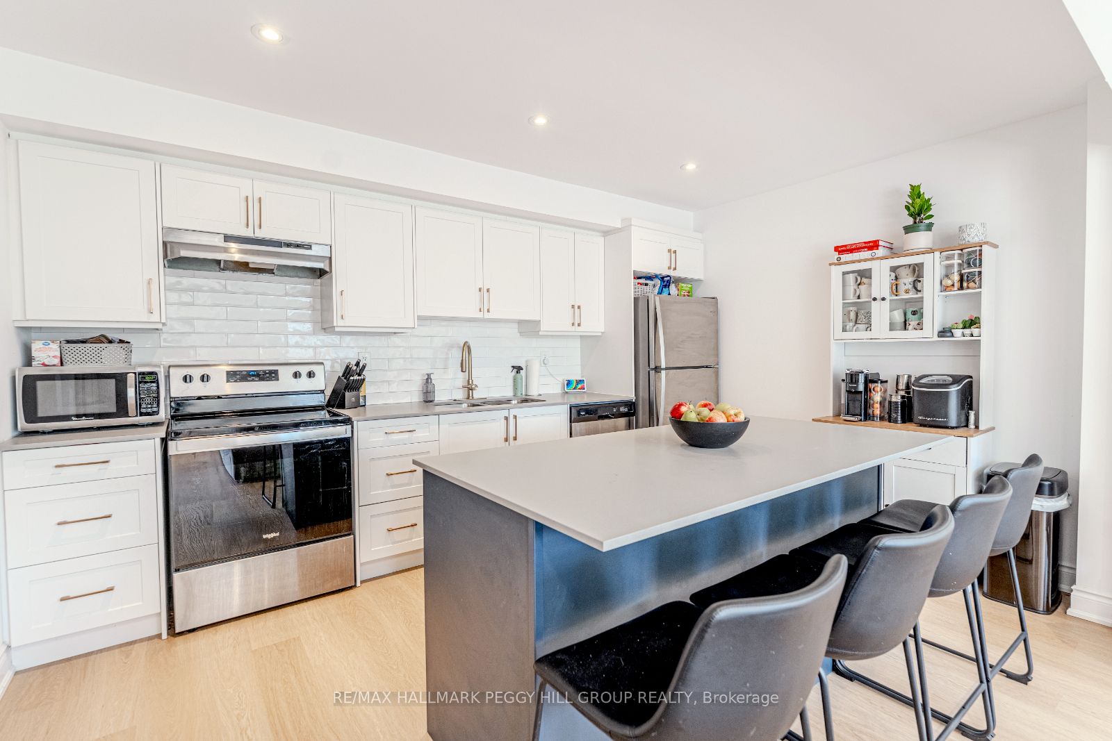 48 Hay Lane Property Photo 4
