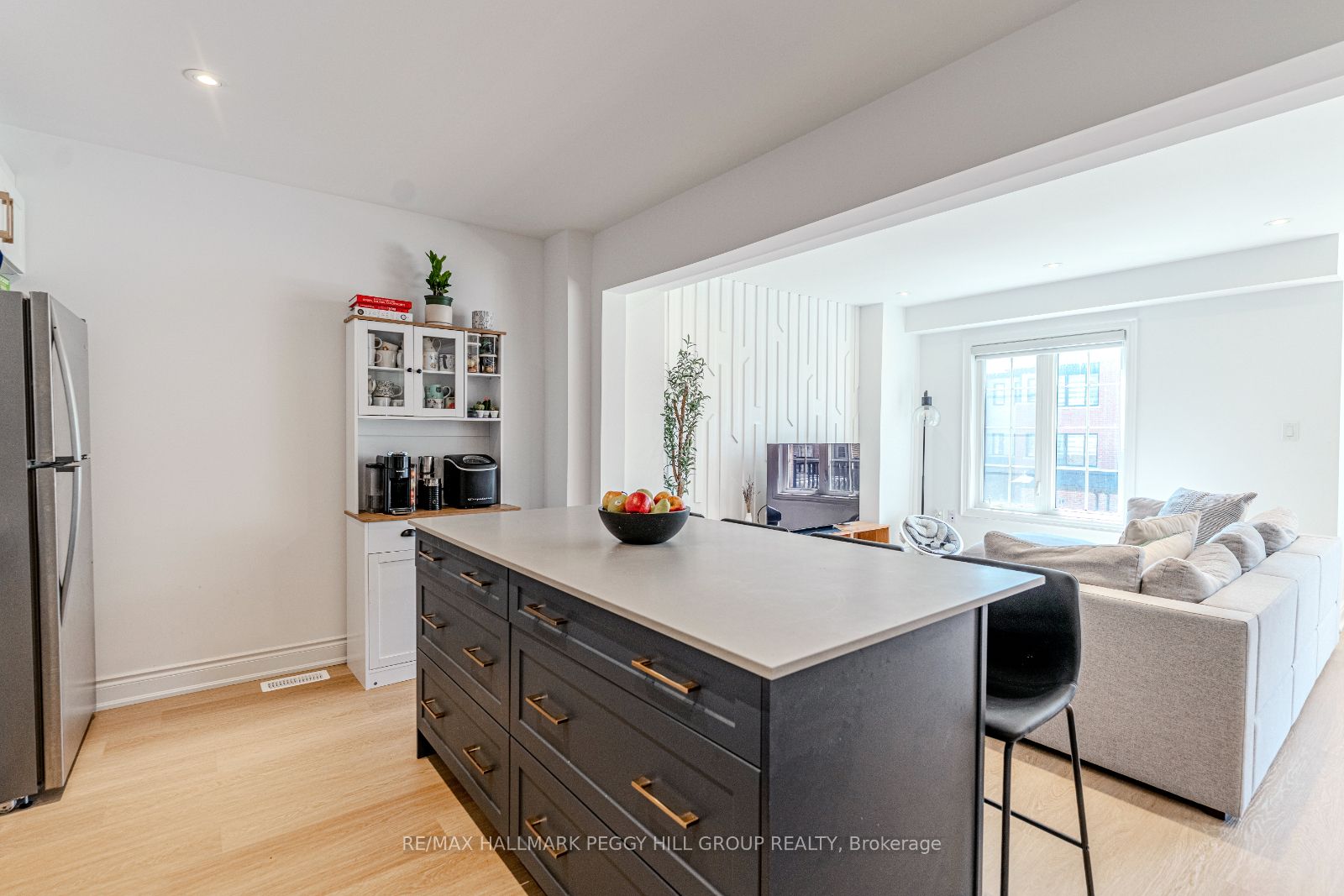 48 Hay Lane Property Photo 5