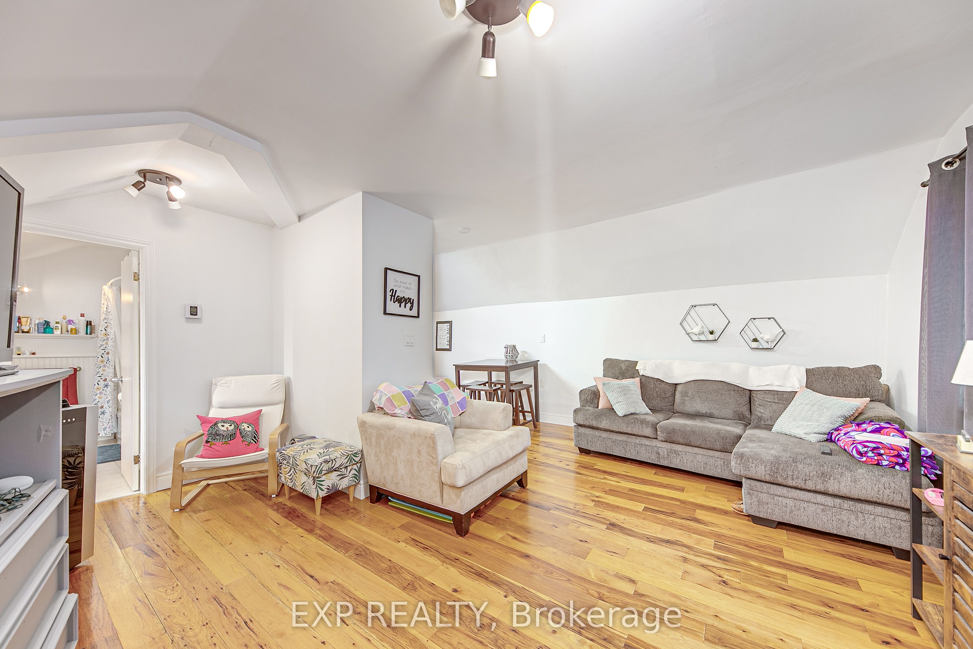 2 Francis Street Property Photo 21