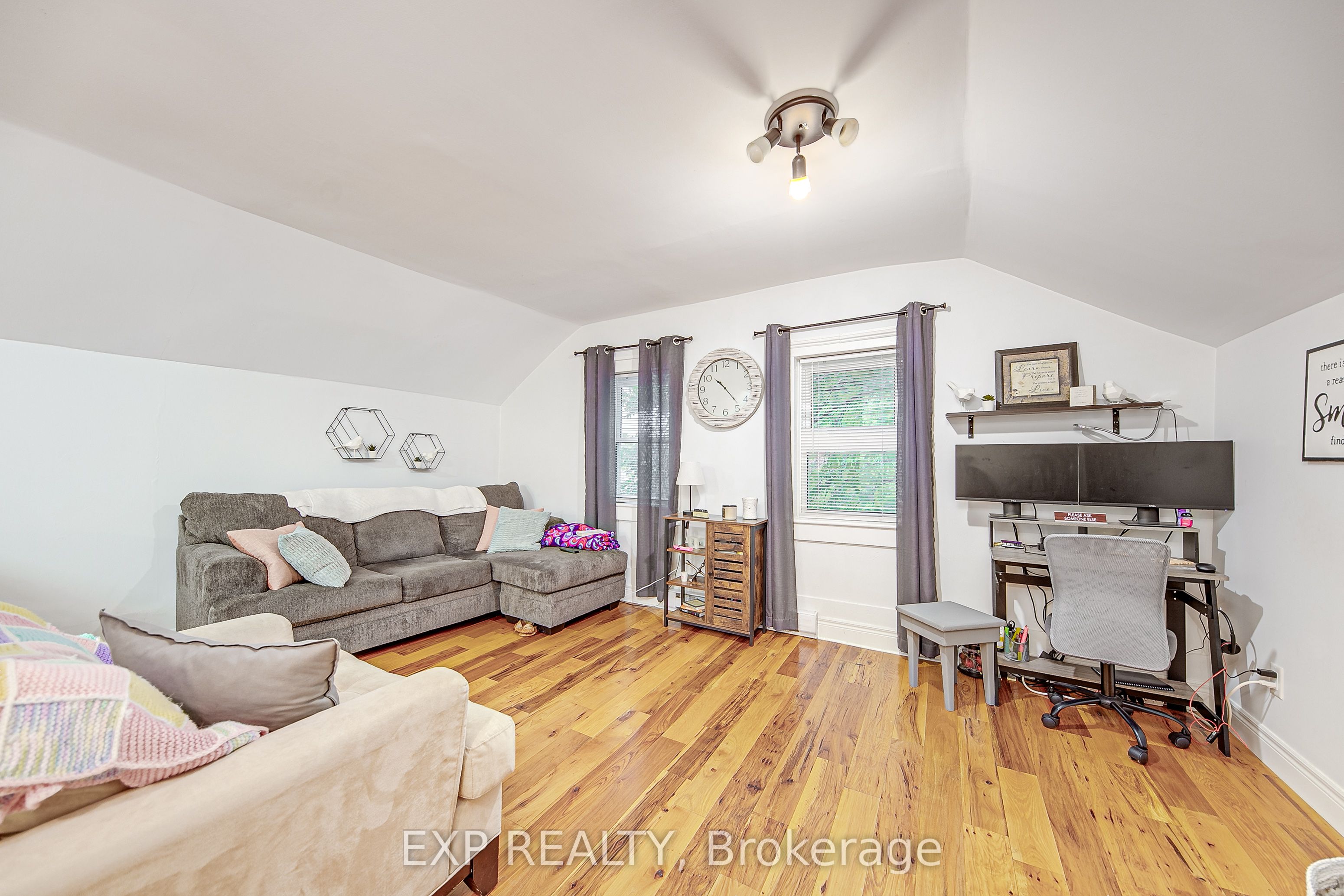 2 Francis Street Property Photo 22