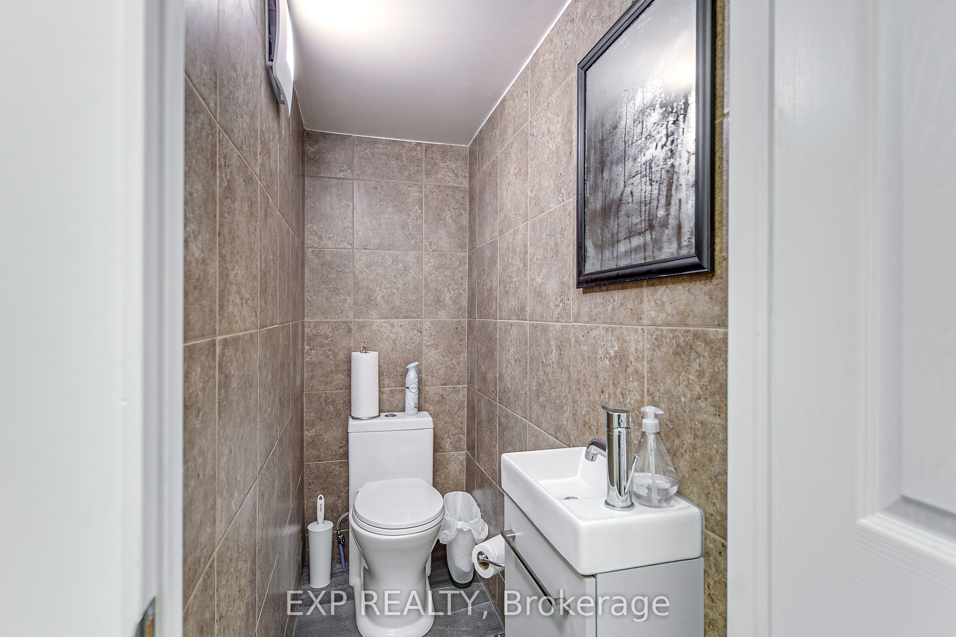 2 Francis Street E Property Photo 33