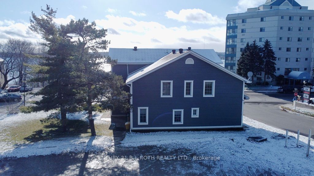 194 Dunlop Street E Property Photo 10