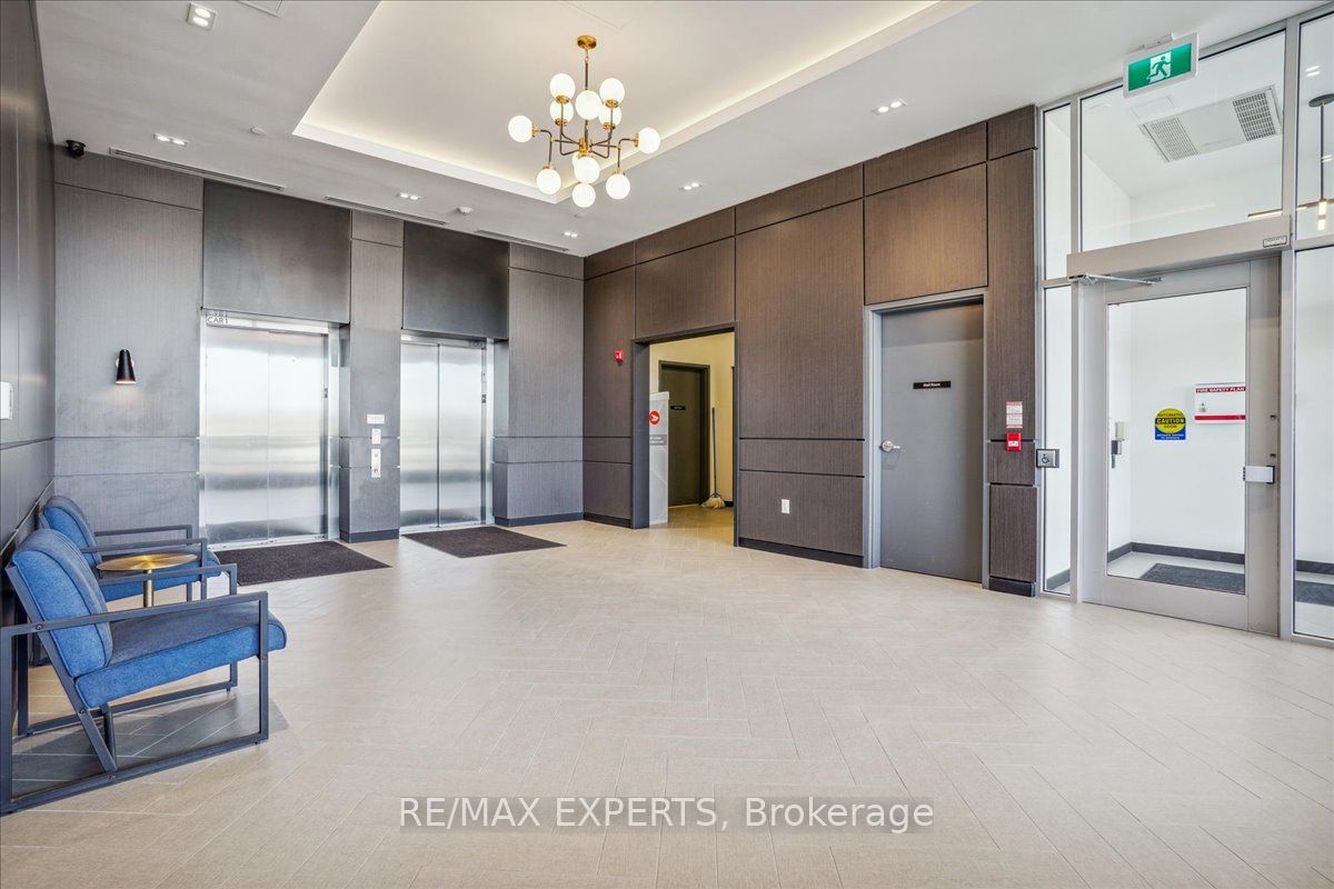 #419 - 430 Essa Road Property Photo 3