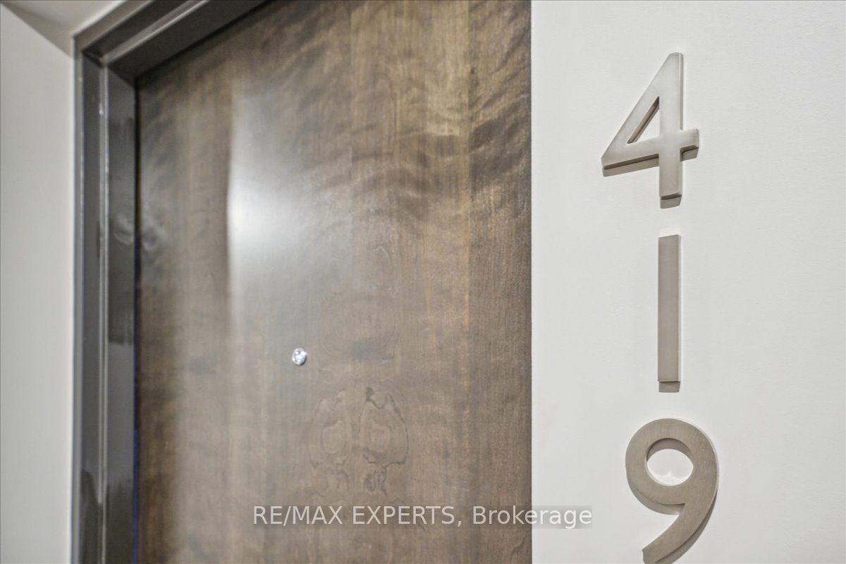 #419 - 430 Essa Road Property Photo 5