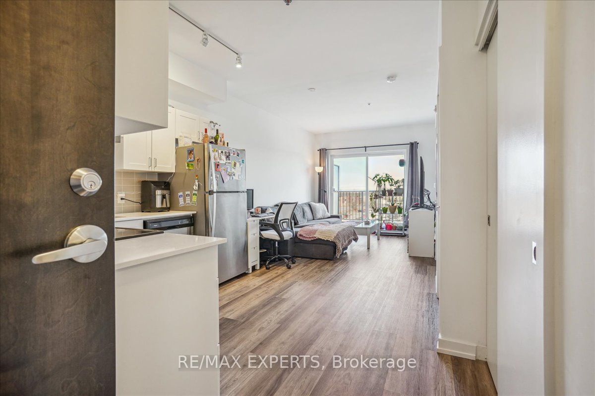 #419 - 430 Essa Road Property Photo 6
