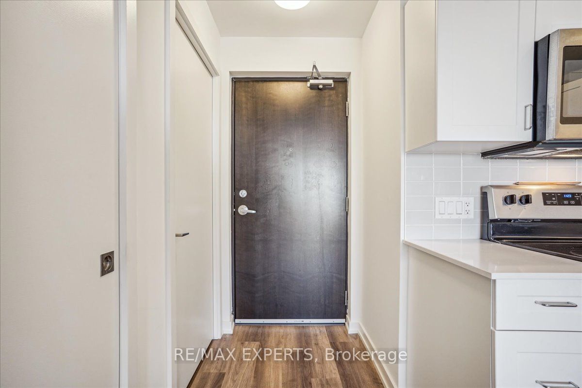#419 - 430 Essa Road Property Photo 7
