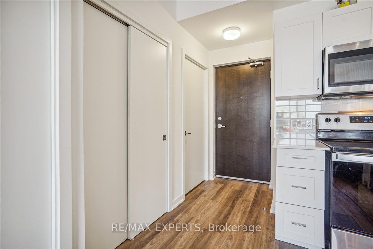 #419 - 430 Essa Road Property Photo 8