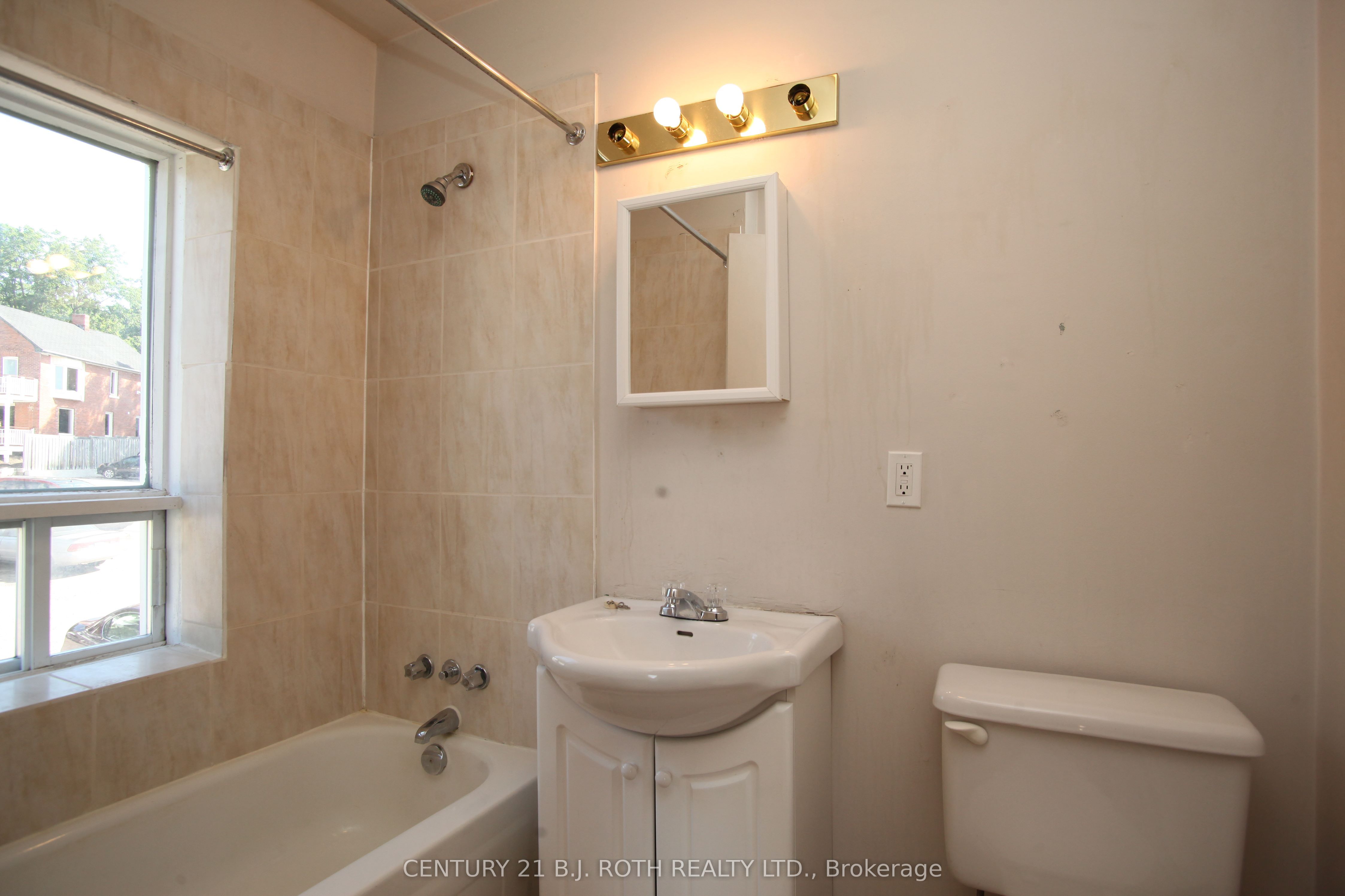 194 Dunlop Street E Property Photo 15