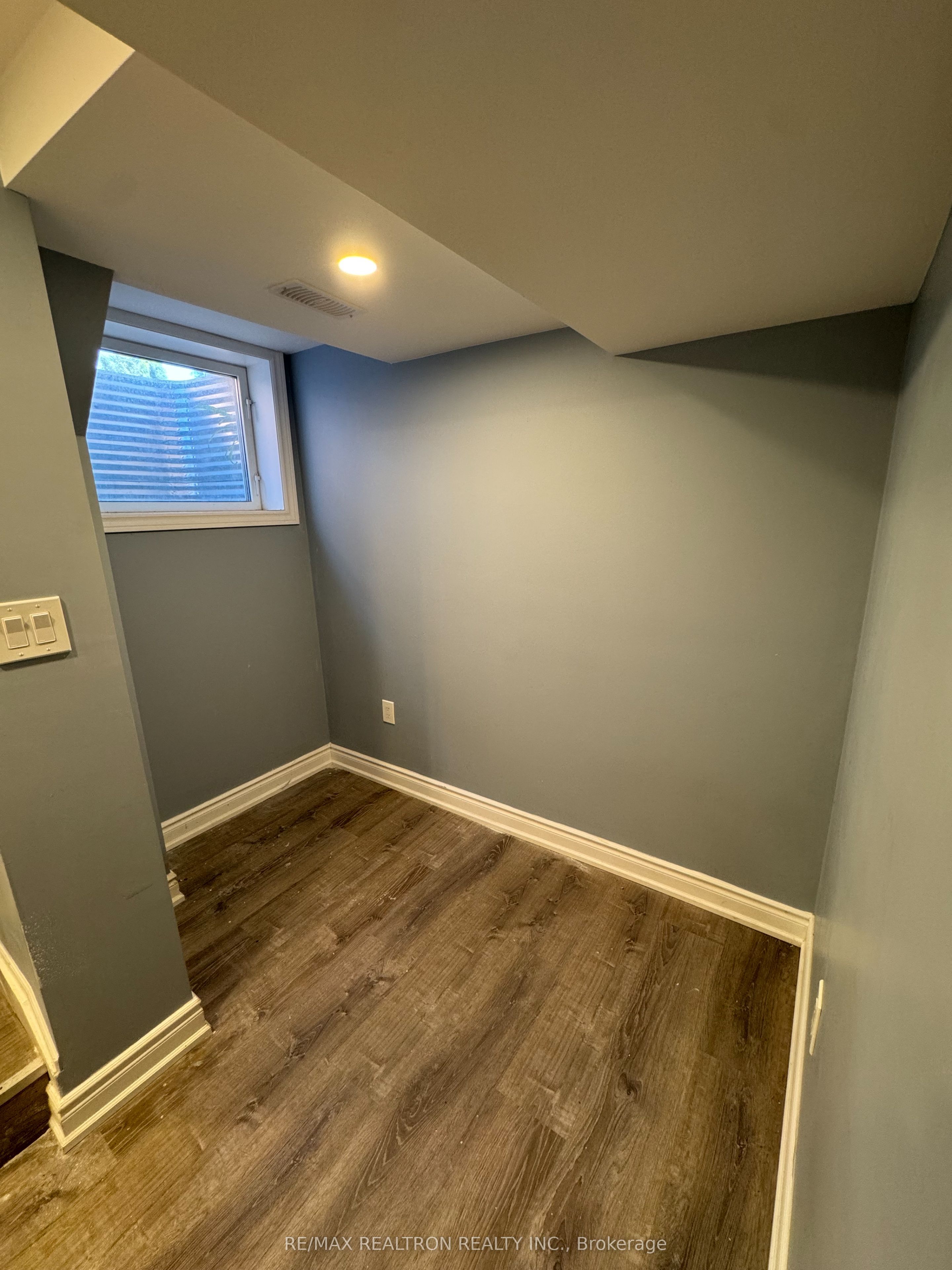184 Tunbridge Road Bsmt Property Photo 5