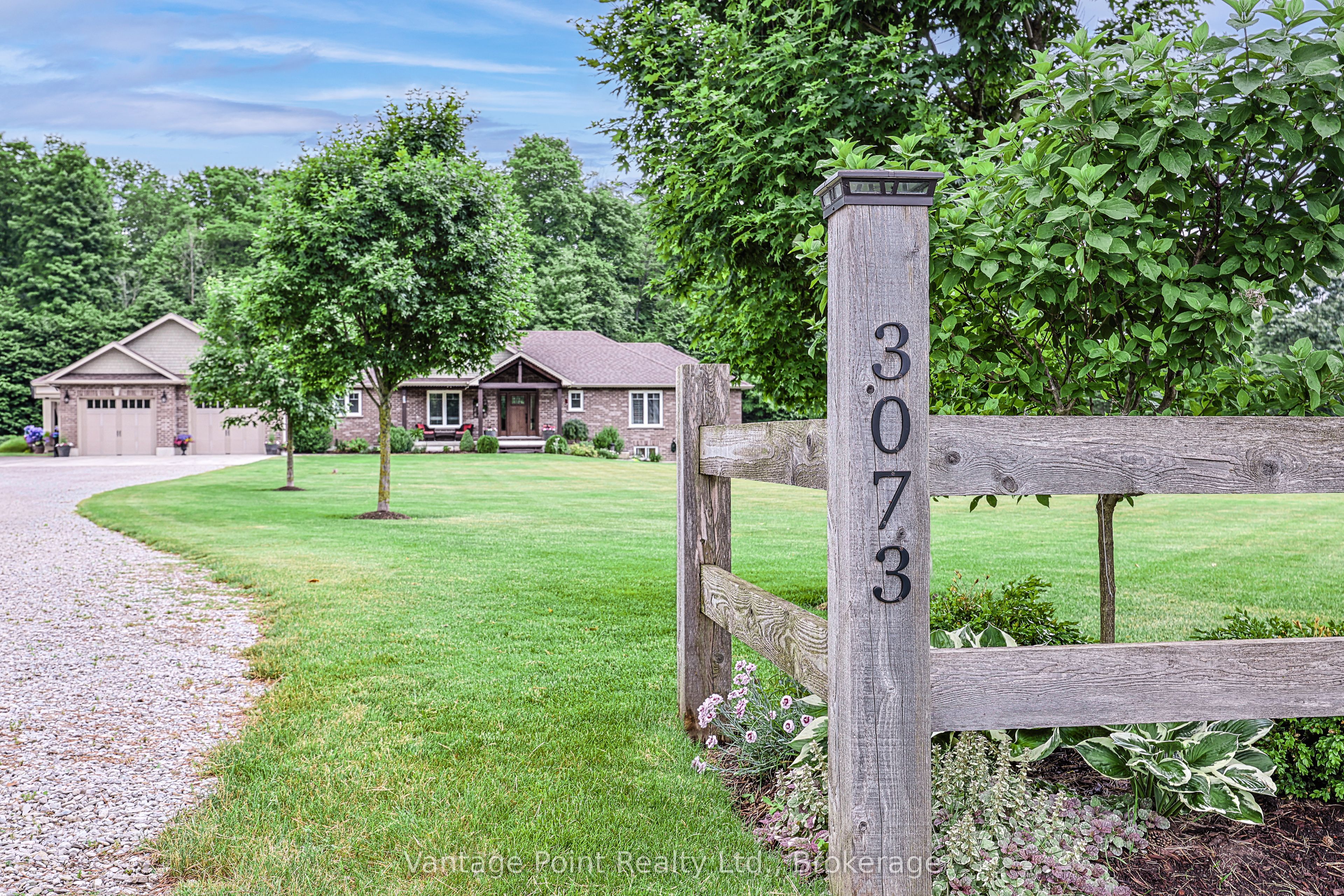 3073 3/4 Sunnidale Side Road Property Photo 1