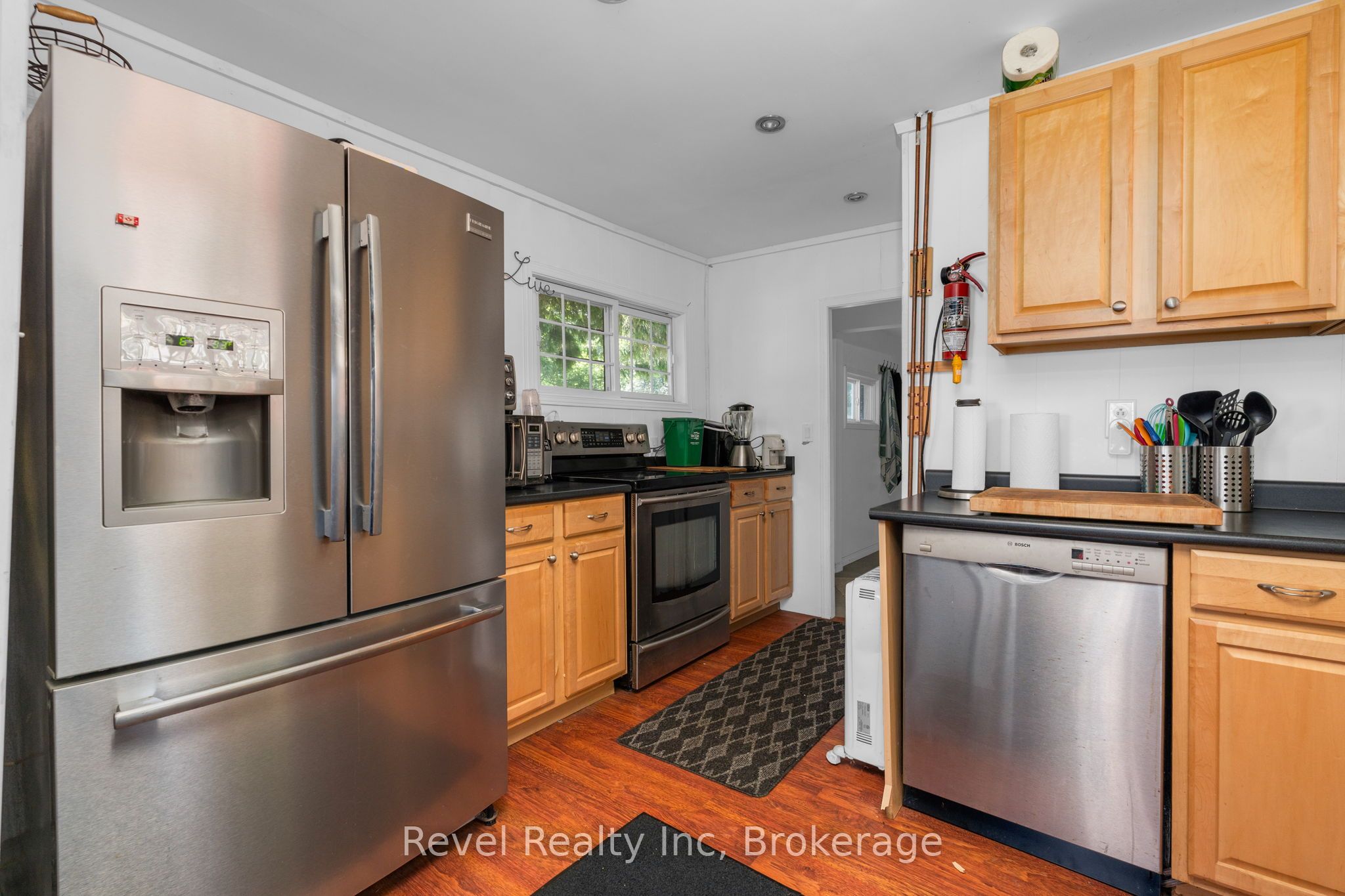 120 Andrew Drive Property Photo 8