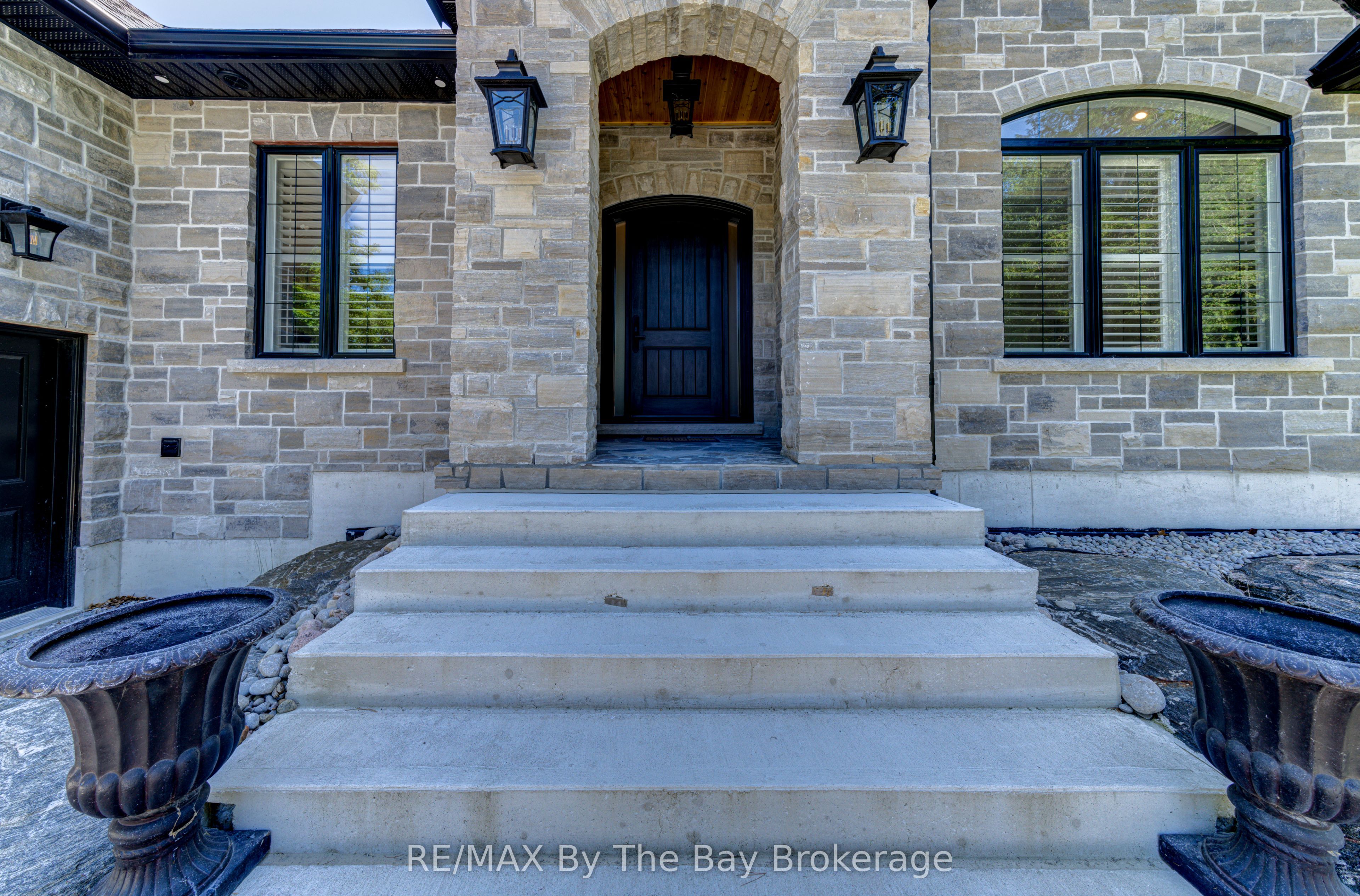 833 Eastdale Drive Property Photo 6