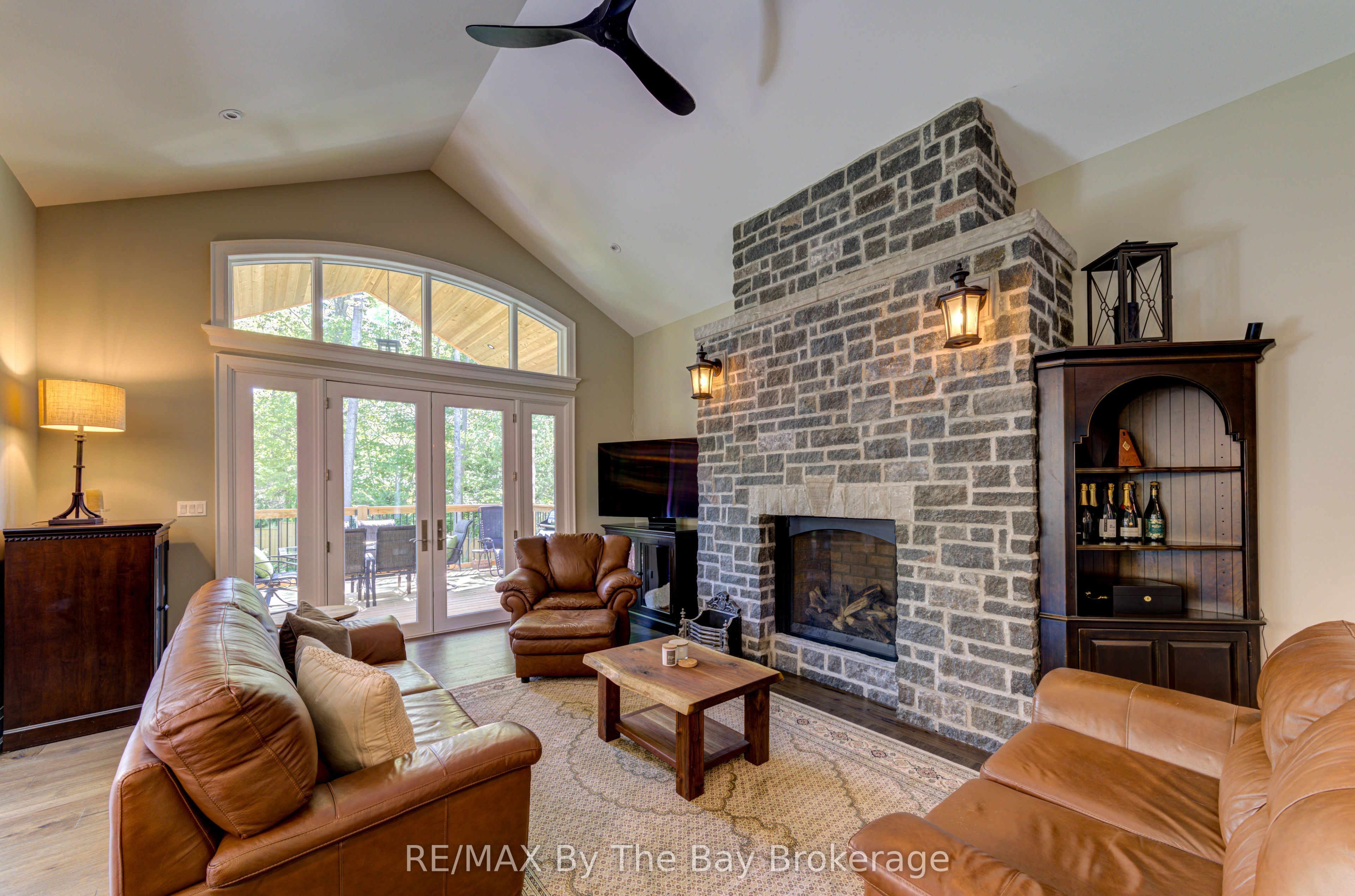 833 Eastdale Drive Property Photo 8