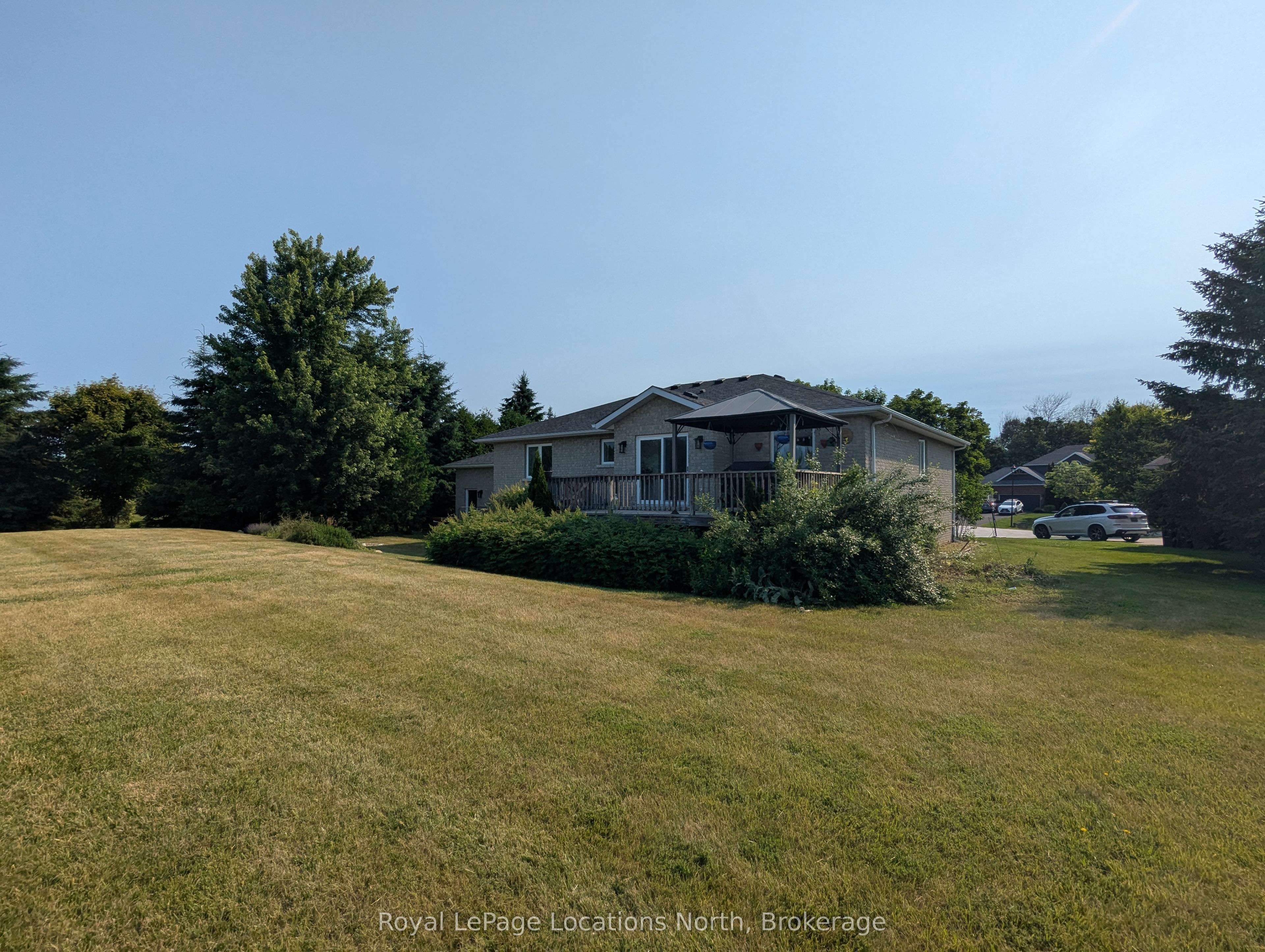 42 Club Court Property Photo 38