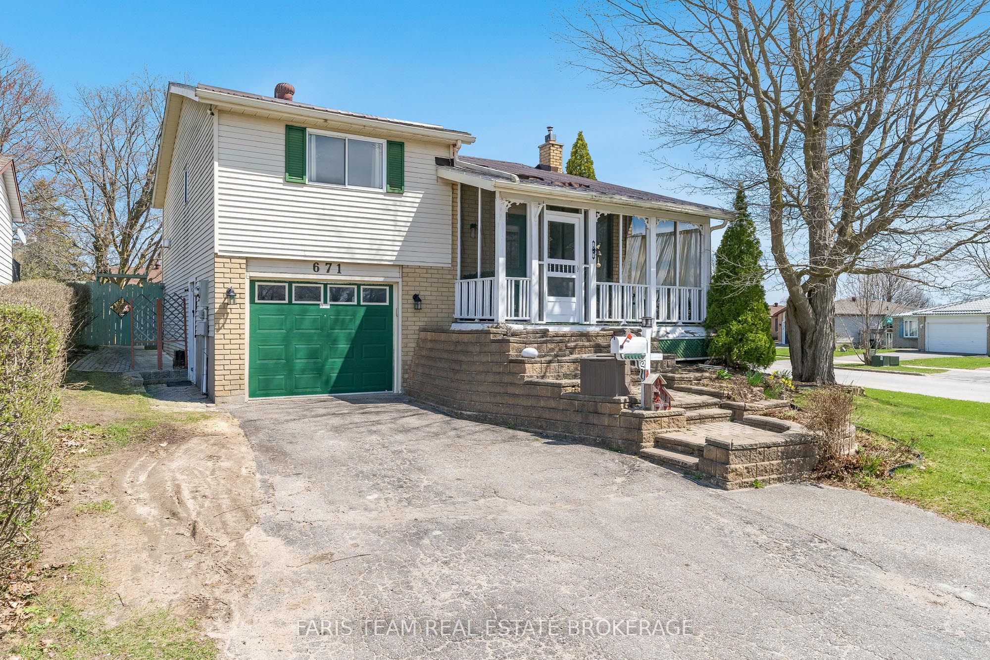 671 Algonquin Dr Property Photo 1