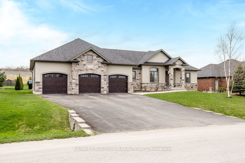25 Mennill Dr Property Photo 1