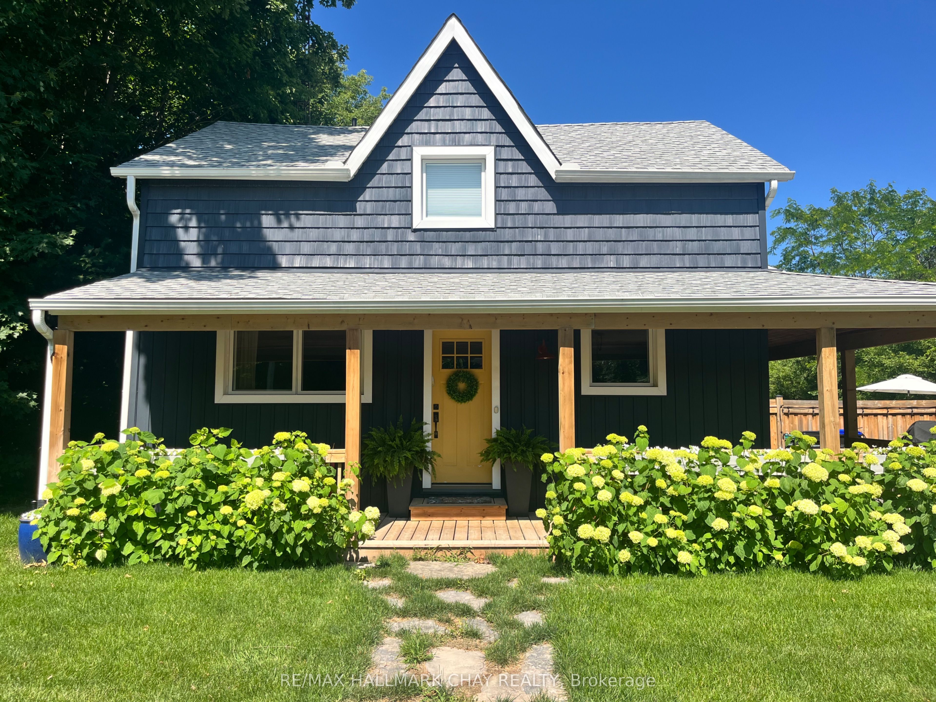 4539 Penetanguishene Road Property Photo 1