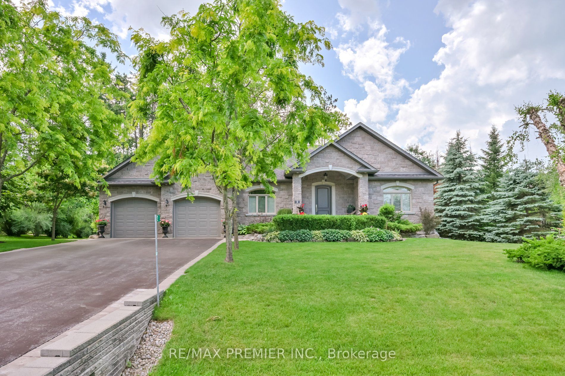 2 Hilltop Ct Property Photo 1