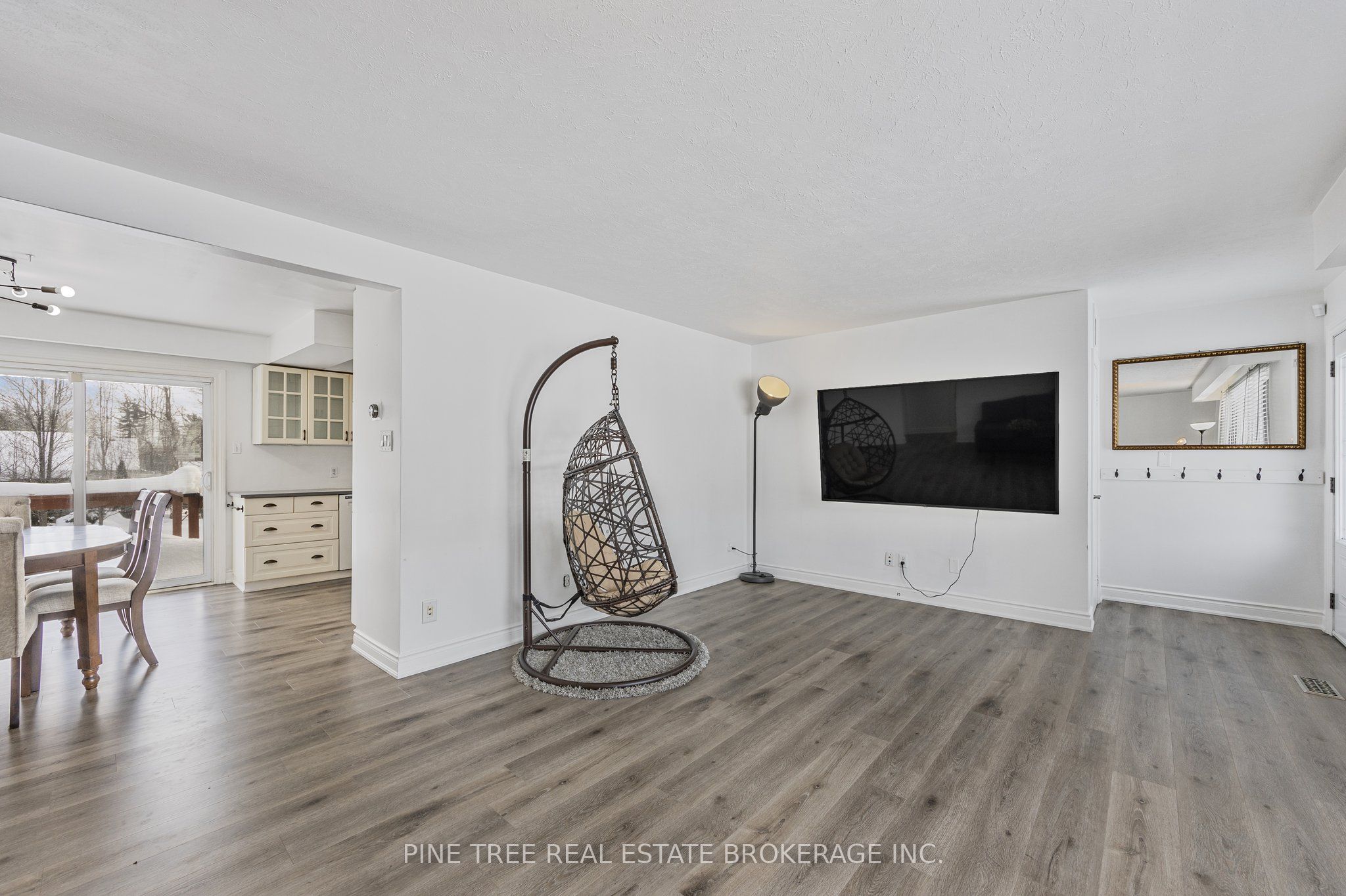 239 Warnica Road Property Photo 4