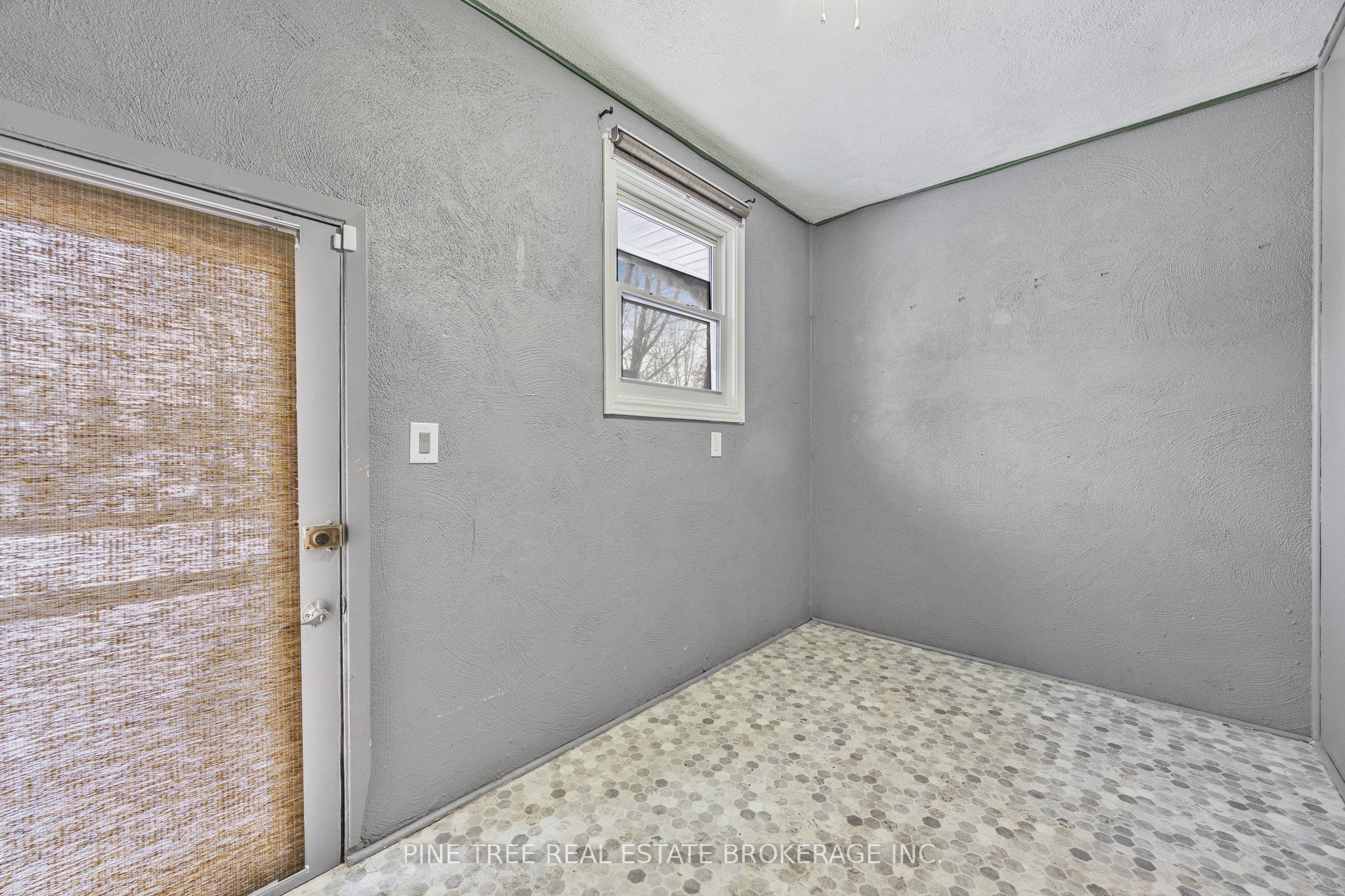239 Warnica Road Property Photo 17