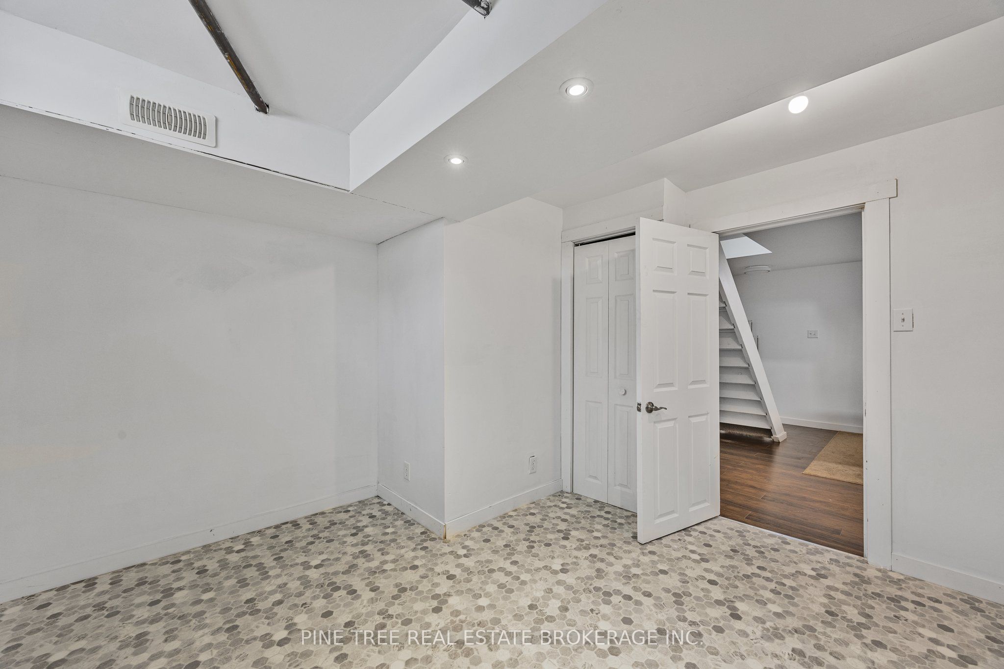 239 Warnica Road Property Photo 28