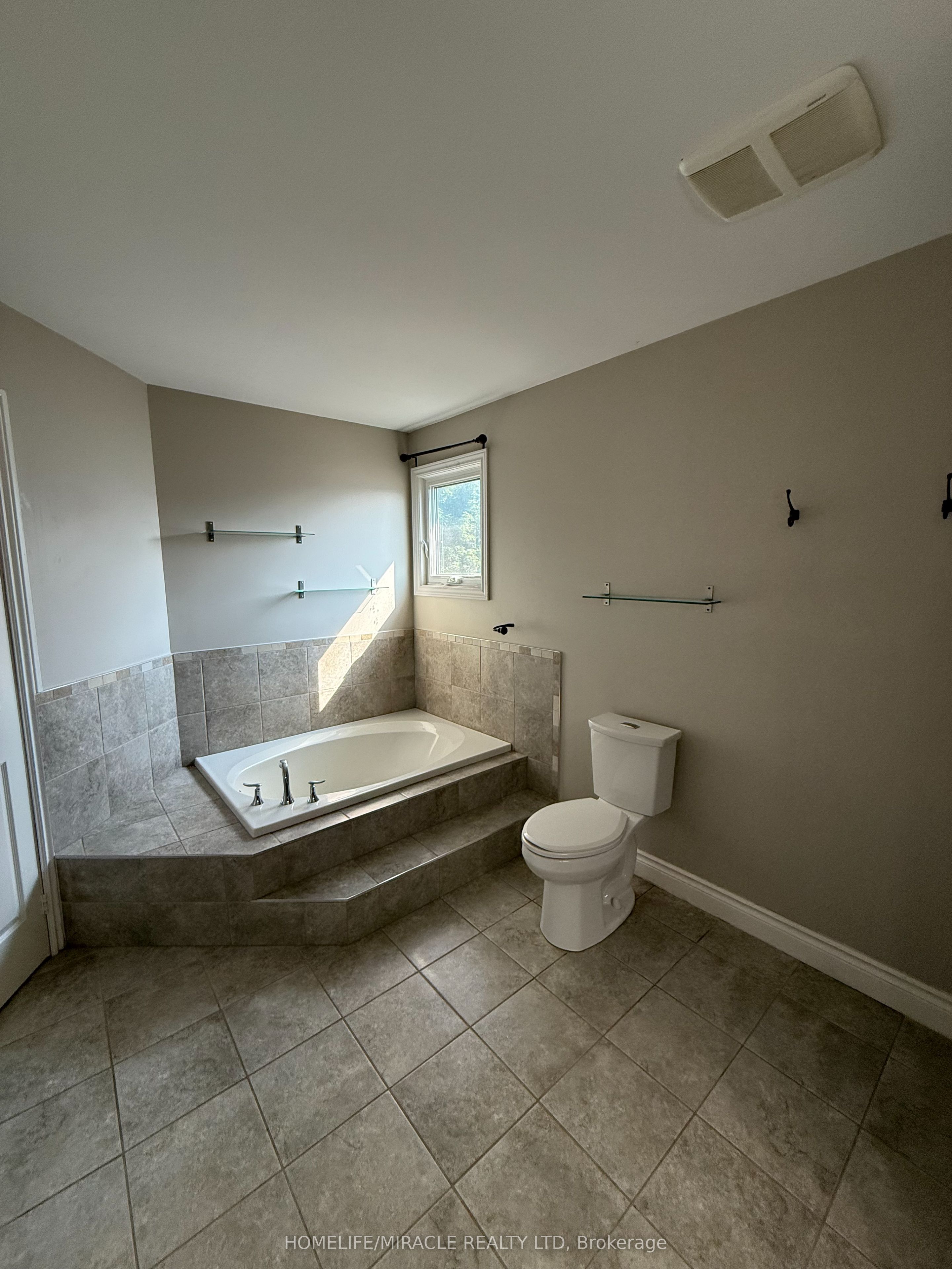 200 Livingstone Street W Property Photo 17