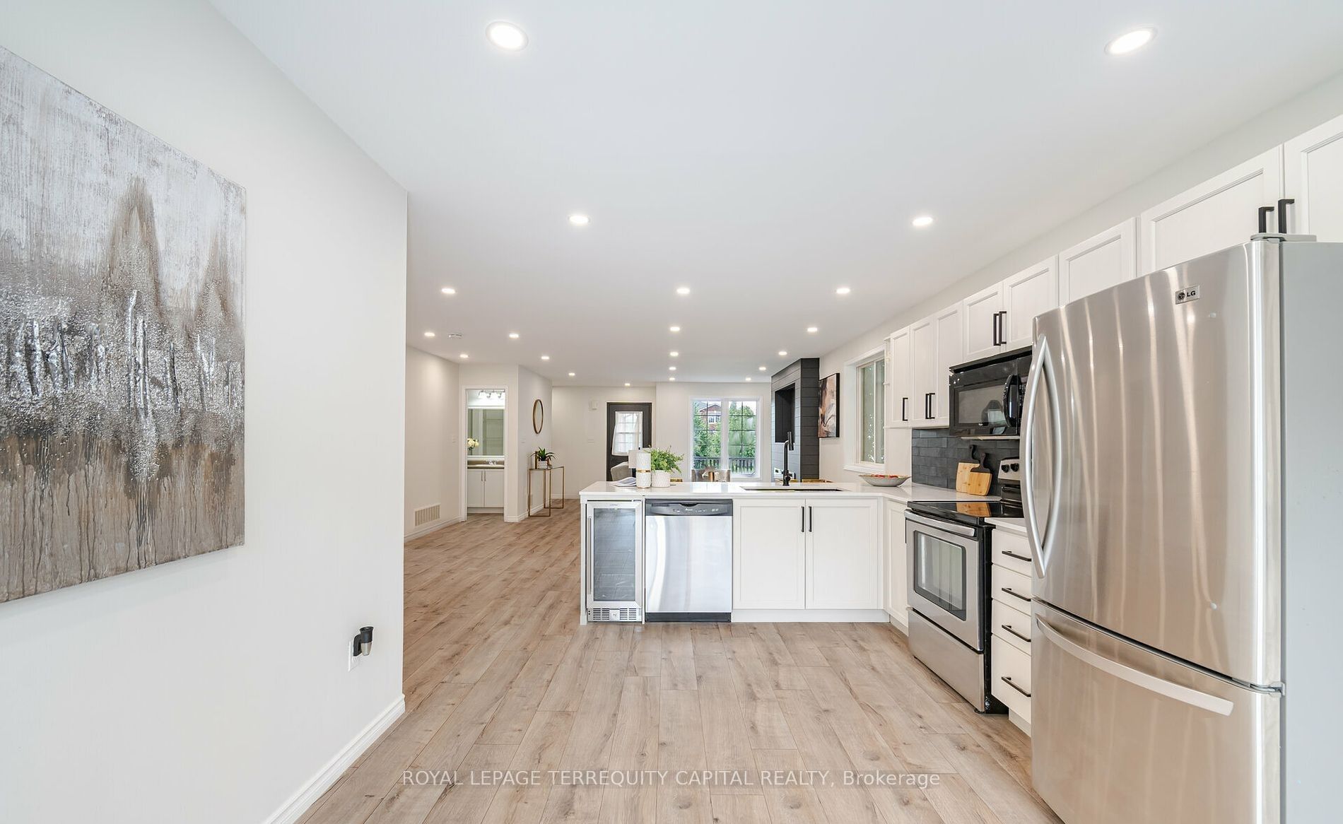 #upper - 38 Irene Drive Property Photo 9